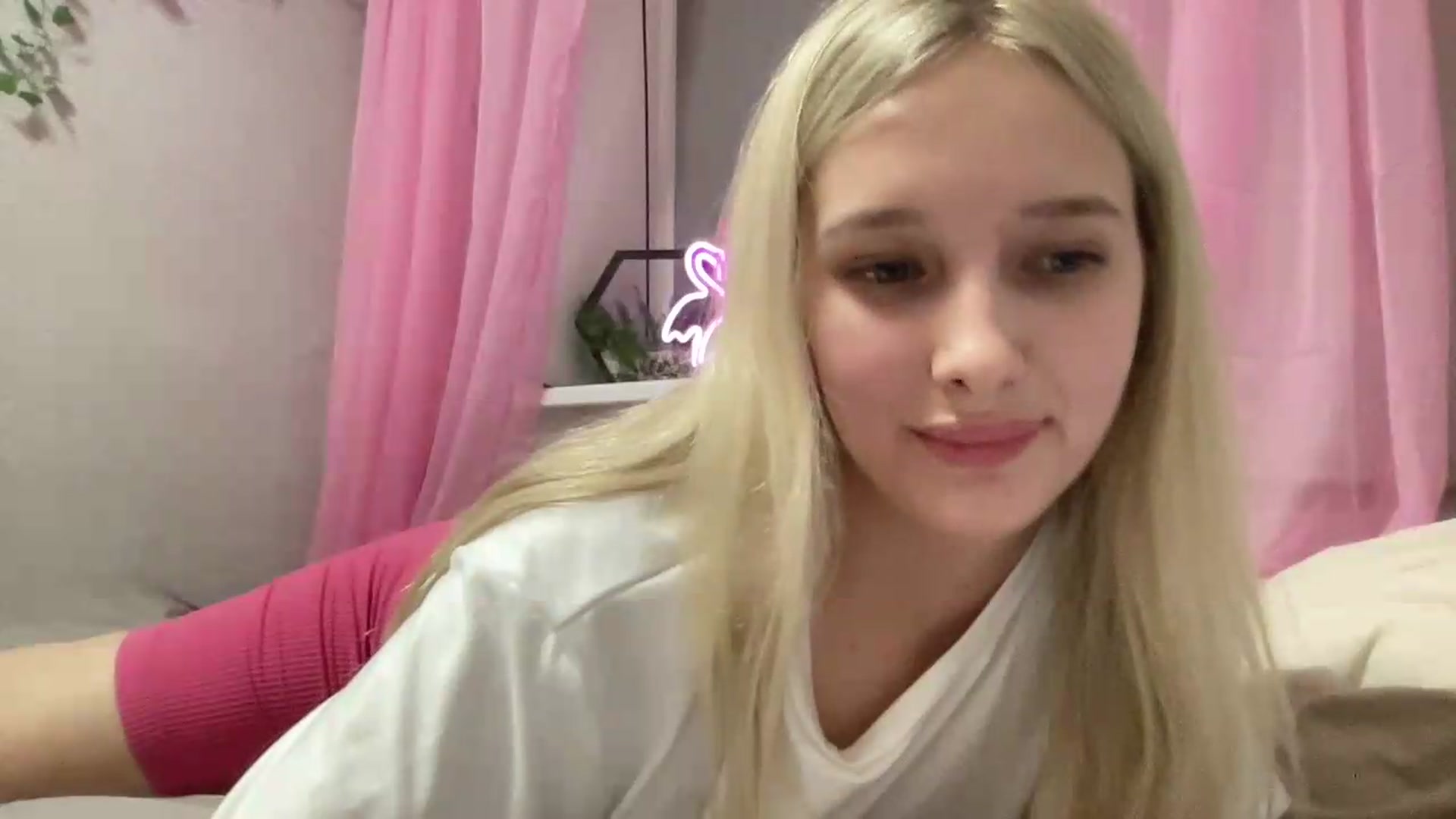 Gallery image thumbnail from Mira_Satin's myfreecams stream on, 08/20/2026, 20:21 image 8 of 20
