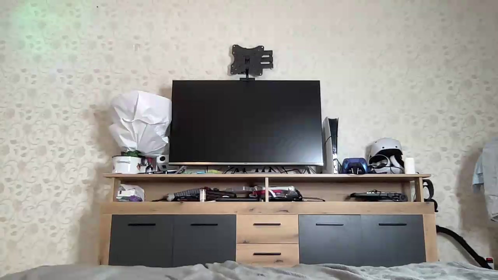 Gallery image thumbnail from Mira_Satin's myfreecams stream on, 08/25/2026, 11:03 image 15 of 20