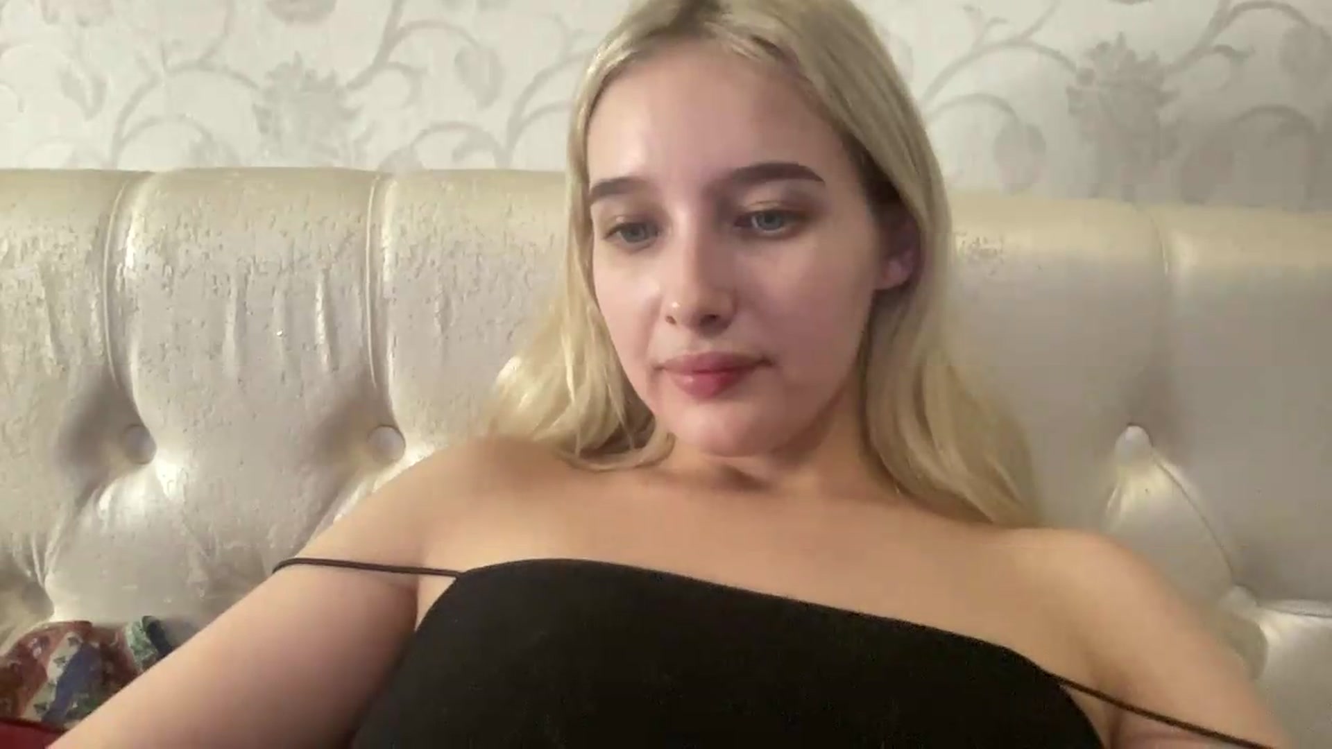 Gallery image thumbnail from Mira_Satin's myfreecams stream on, 08/25/2026, 20:34 image 5 of 20