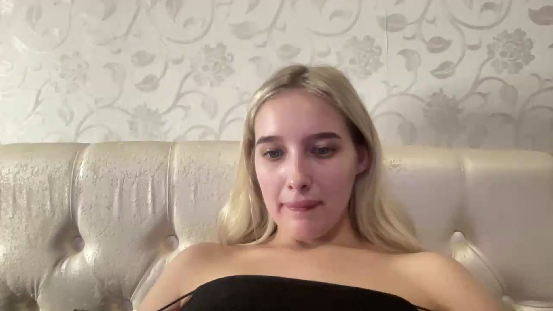 Gallery image thumbnail from Mira_Satin's myfreecams stream on, 08/25/2026, 20:34 image 4 of 20