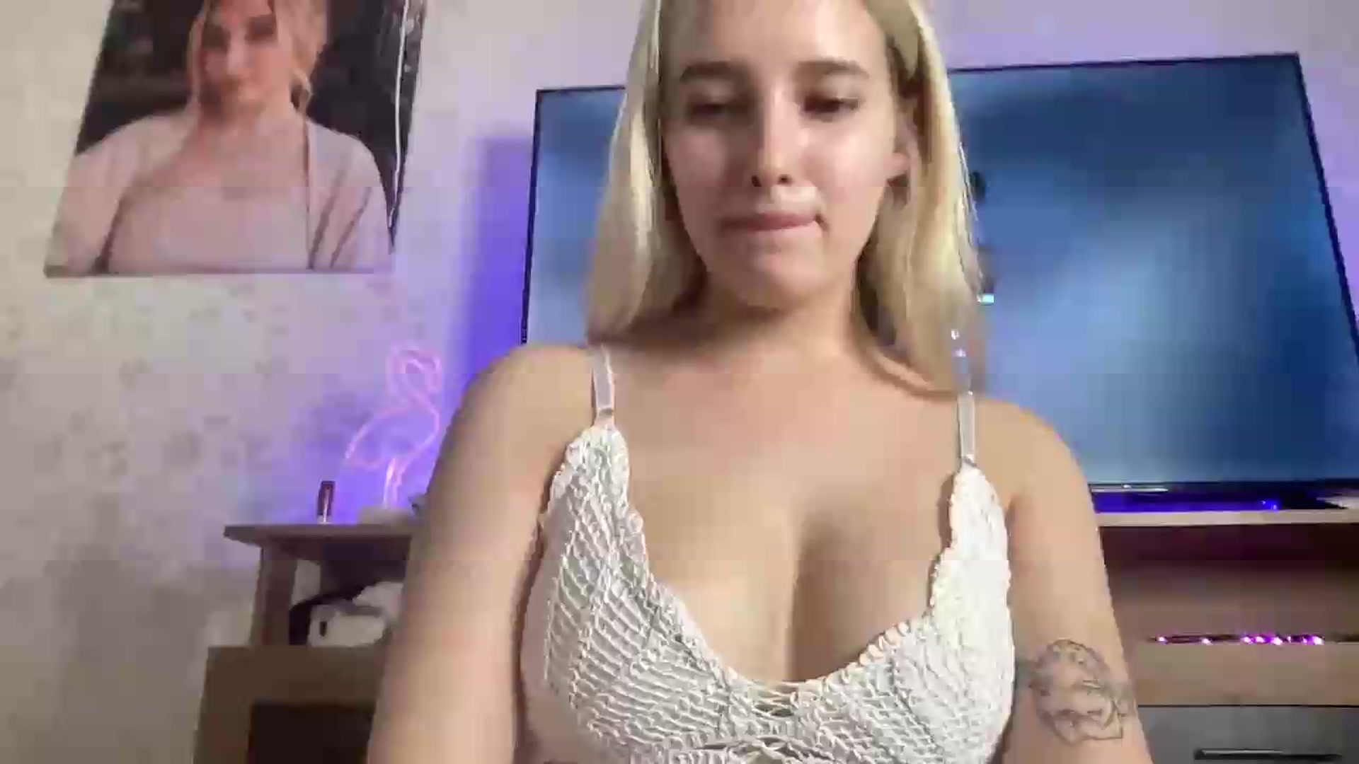 Gallery image thumbnail from Mira_Satin's myfreecams stream on, 08/27/2026, 14:35 image 6 of 20