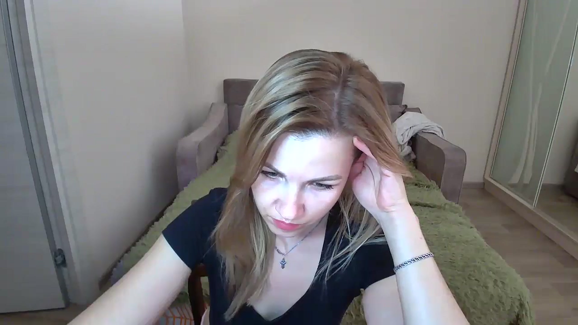 Gallery image thumbnail from Mira_for_love's myfreecams stream on, 10/04/2024, 17:17 image 12 of 20