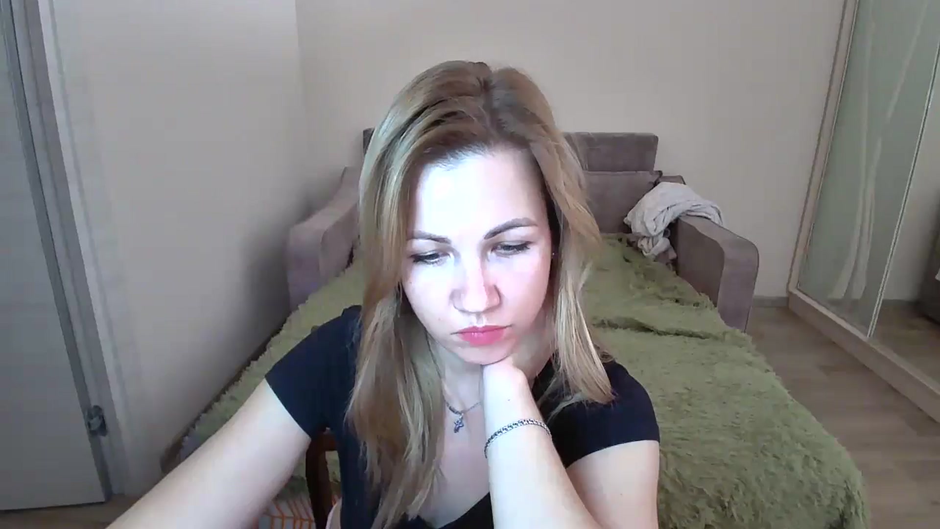Gallery image thumbnail from Mira_for_love's myfreecams stream on, 10/04/2024, 17:17 image 13 of 20