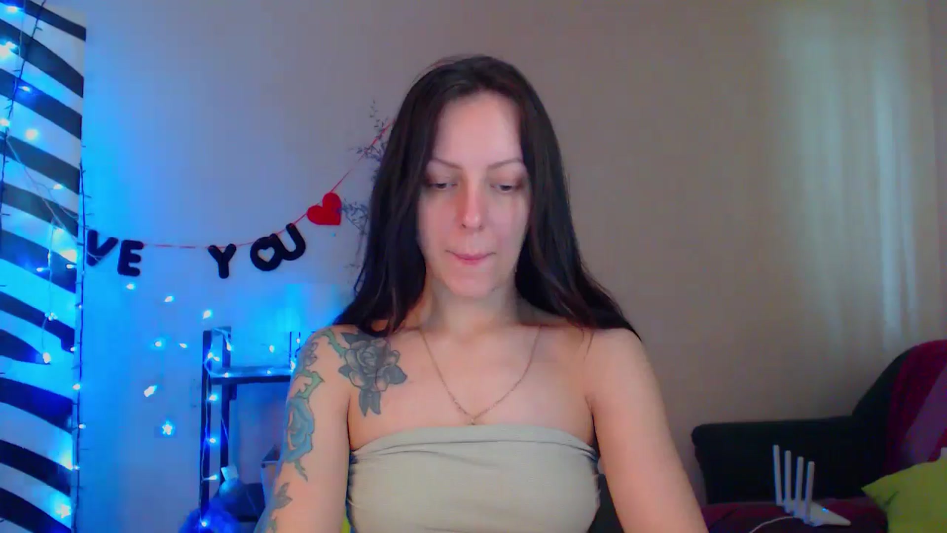 Gallery image thumbnail from MiracleMiss's myfreecams stream on, 05/14/2024, 10:51 image 6 of 20