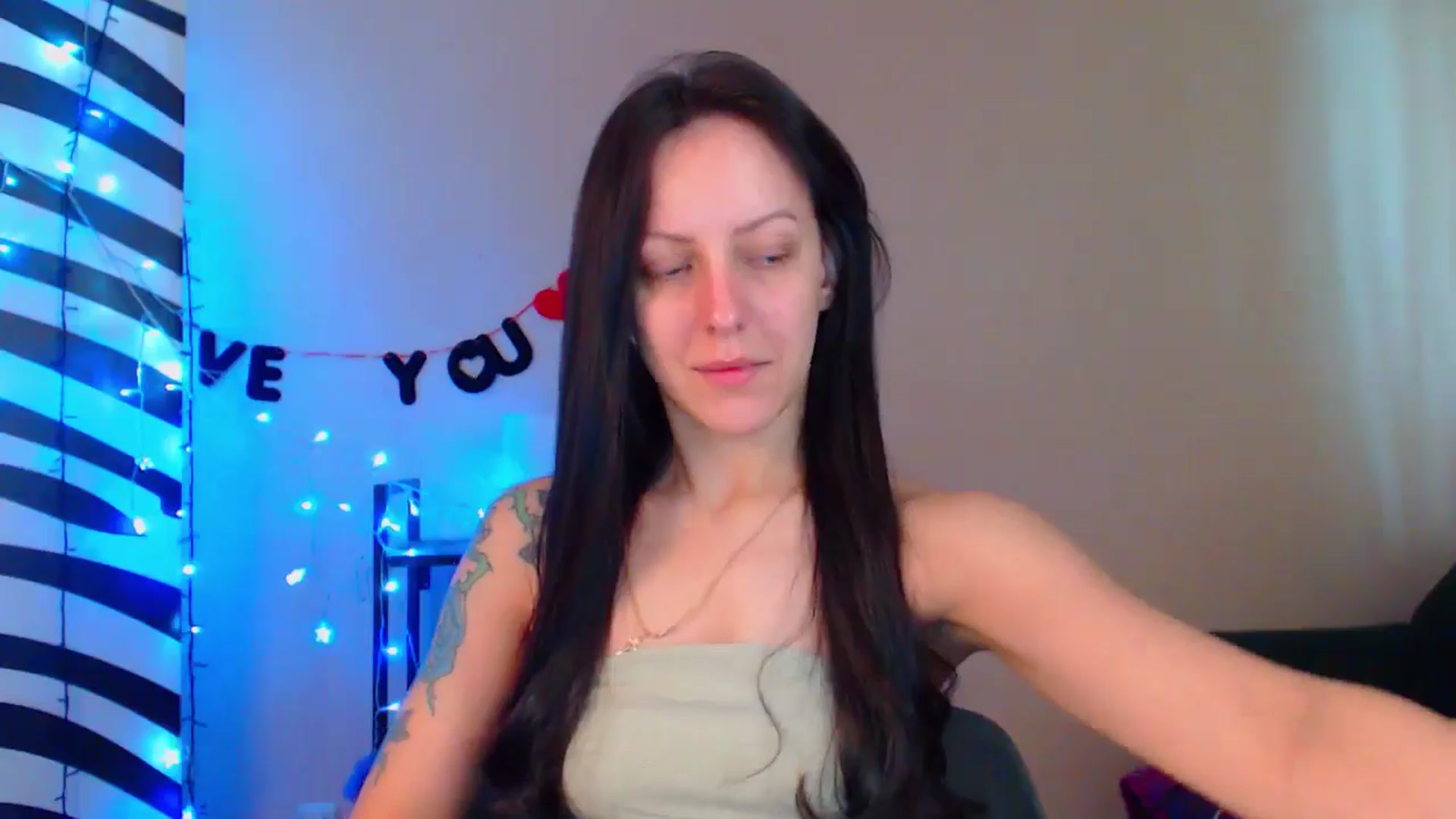 Gallery image thumbnail from MiracleMiss's myfreecams stream on, 05/15/2024, 10:44 image 4 of 20