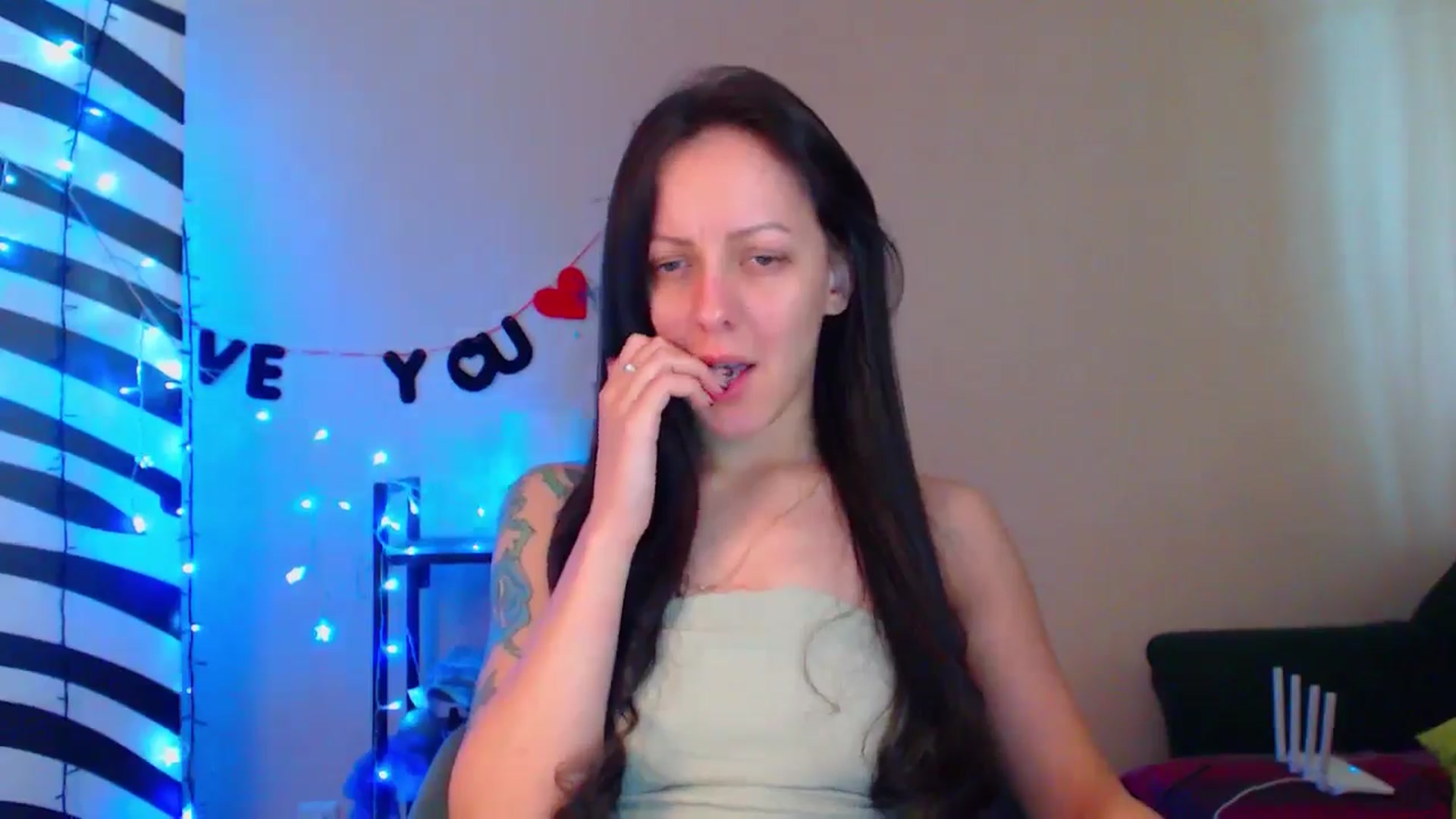 Gallery image thumbnail from MiracleMiss's myfreecams stream on, 05/15/2024, 10:44 image 3 of 20