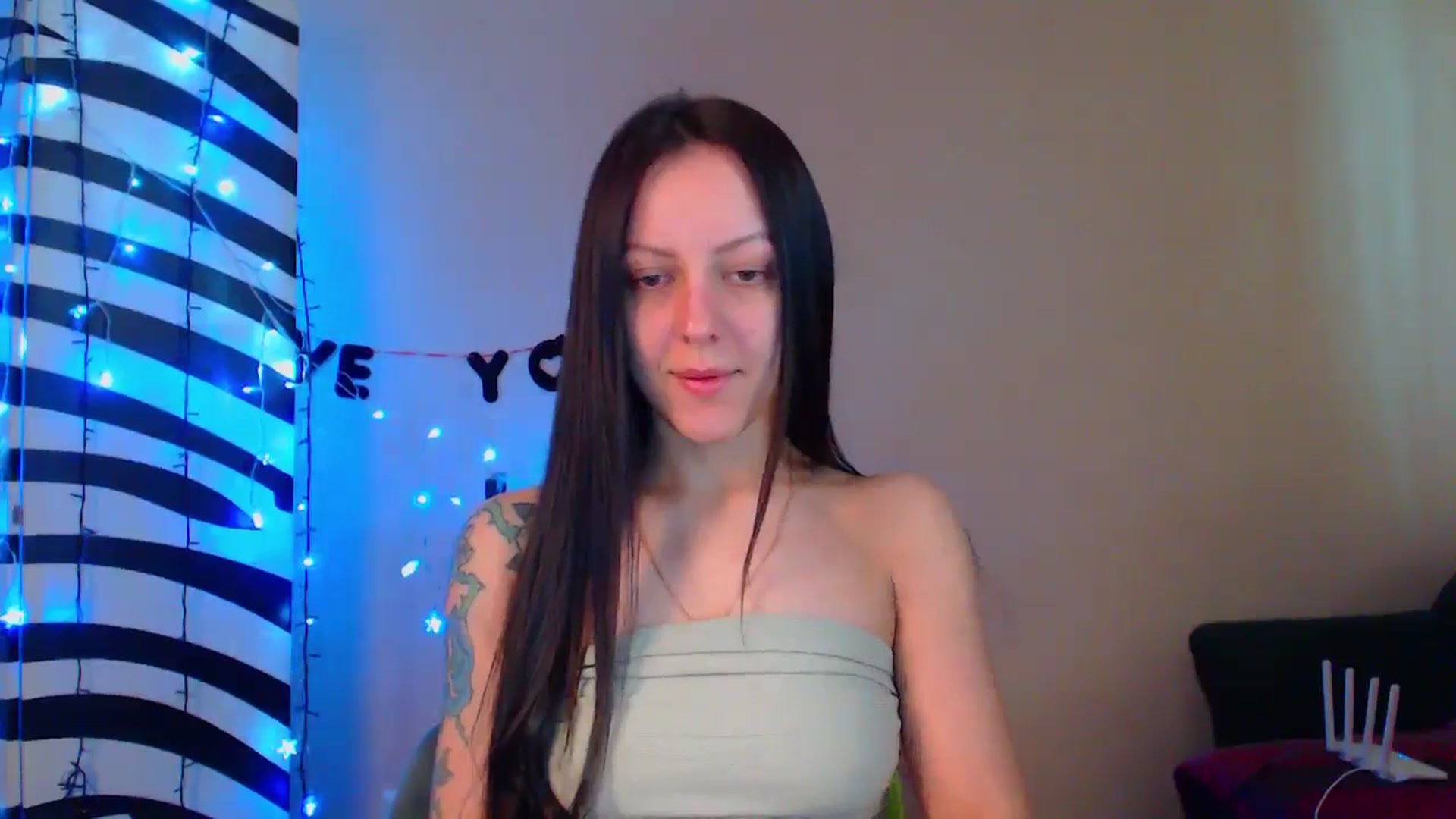 Gallery image thumbnail from MiracleMiss's myfreecams stream on, 05/16/2024, 10:47 image 5 of 20