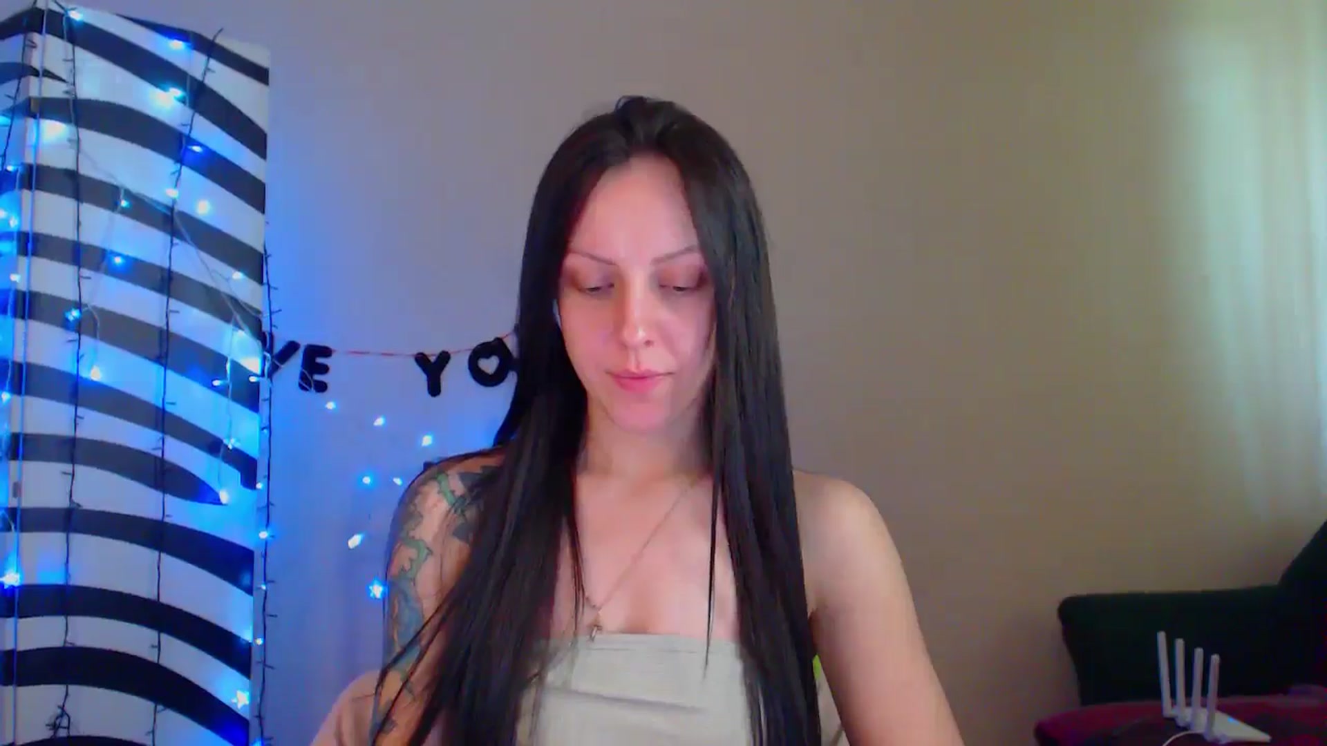 Gallery image thumbnail from MiracleMiss's myfreecams stream on, 05/19/2024, 12:27 image 5 of 20