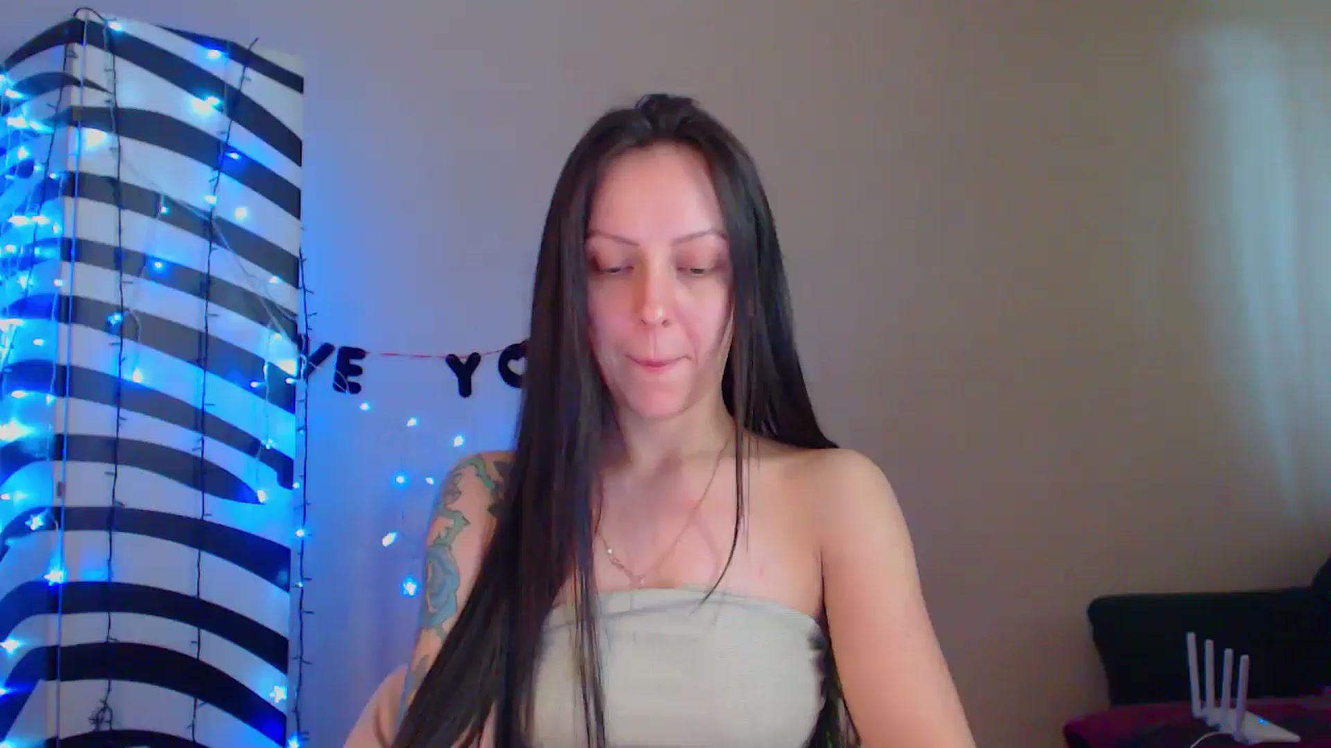 Gallery image thumbnail from MiracleMiss's myfreecams stream on, 05/19/2024, 12:27 image 1 of 20