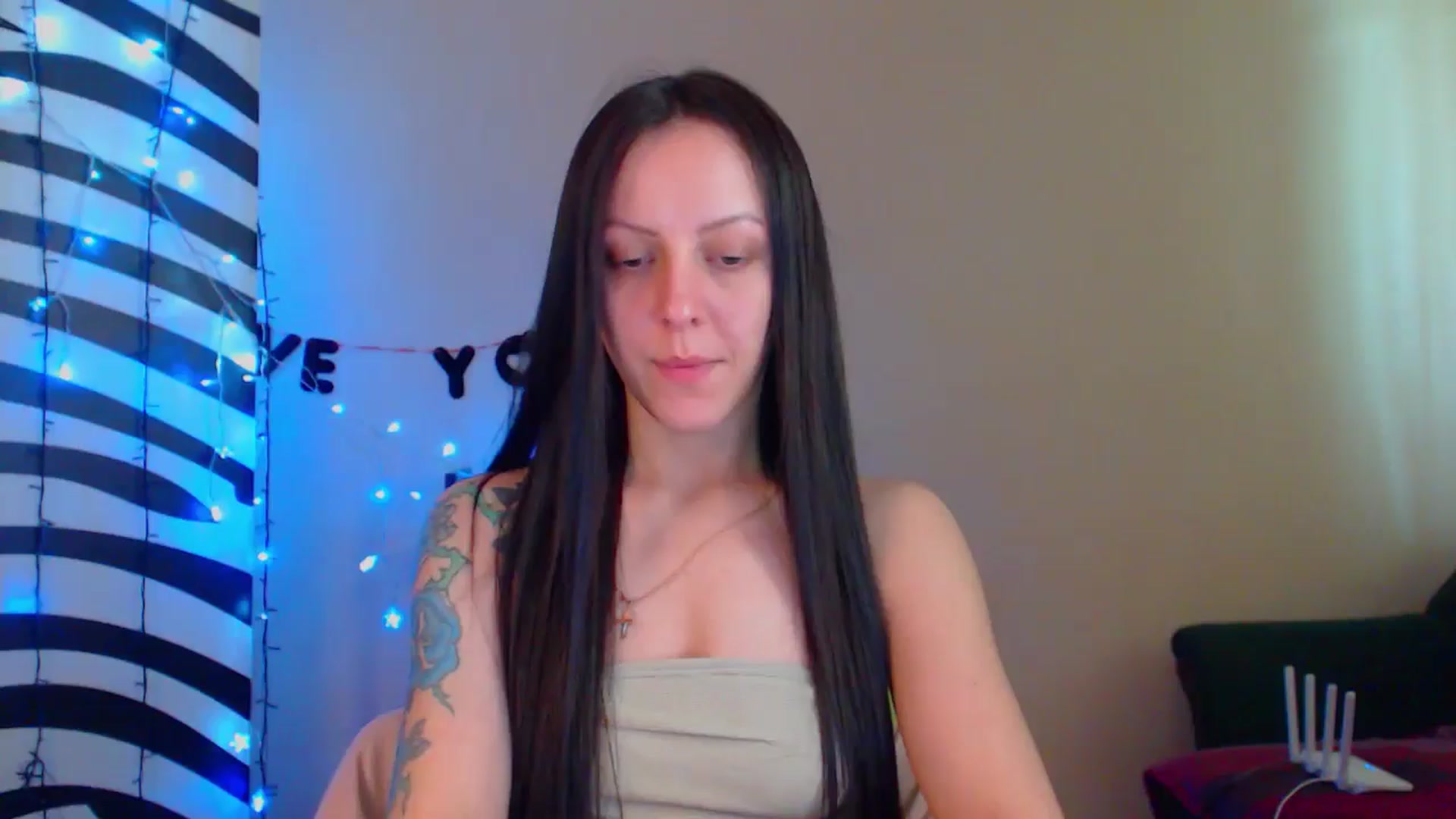 Gallery image thumbnail from MiracleMiss's myfreecams stream on, 05/19/2024, 12:27 image 12 of 20