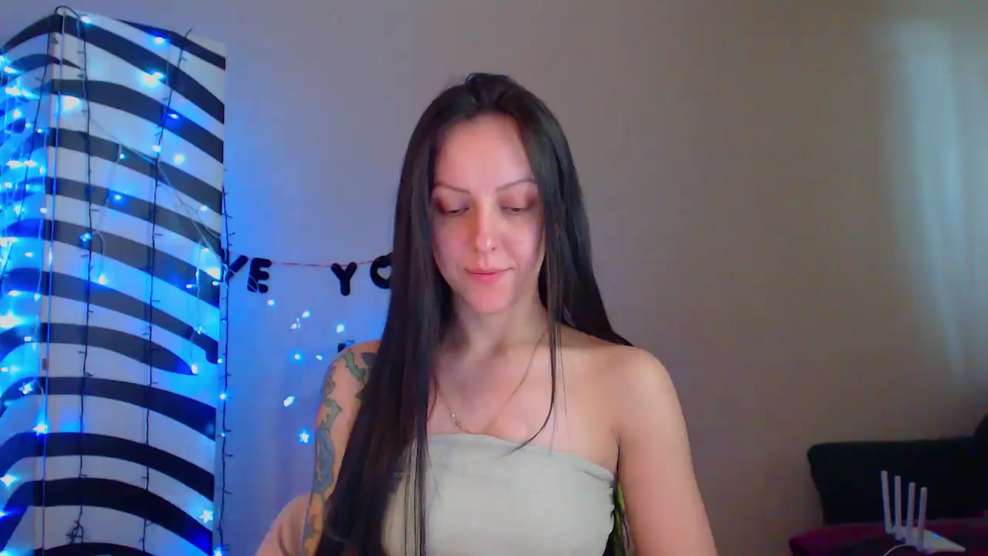 Gallery image thumbnail from MiracleMiss's myfreecams stream on, 05/19/2024, 12:27 image 2 of 20