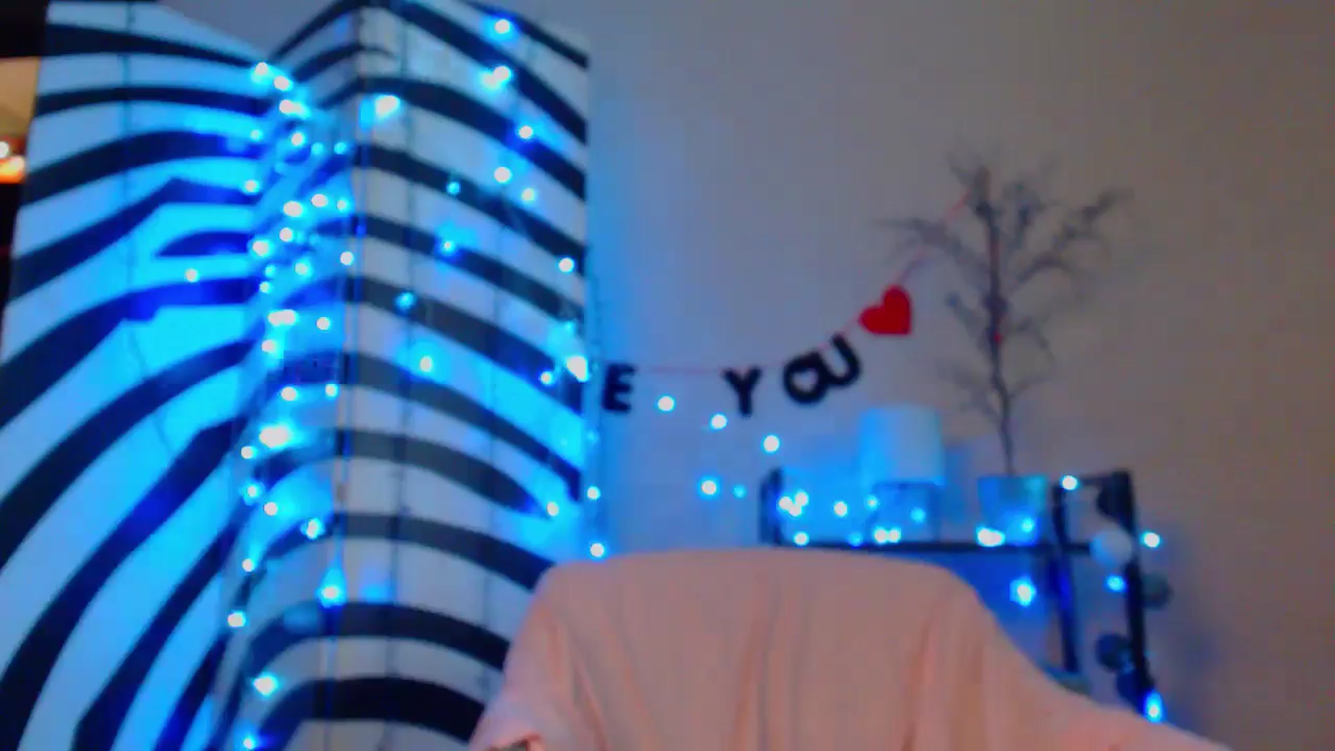 Gallery image thumbnail from MiracleMiss's myfreecams stream on, 05/19/2024, 12:27 image 19 of 20