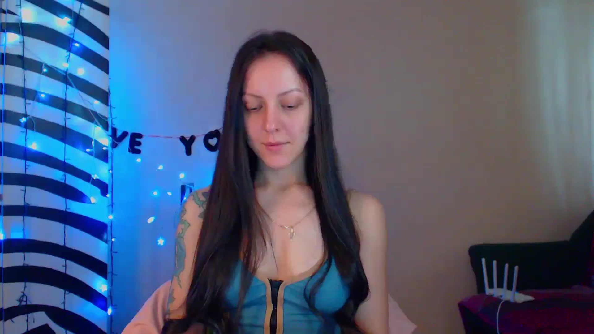 Gallery image thumbnail from MiracleMiss's myfreecams stream on, 05/21/2024, 11:16 image 16 of 20