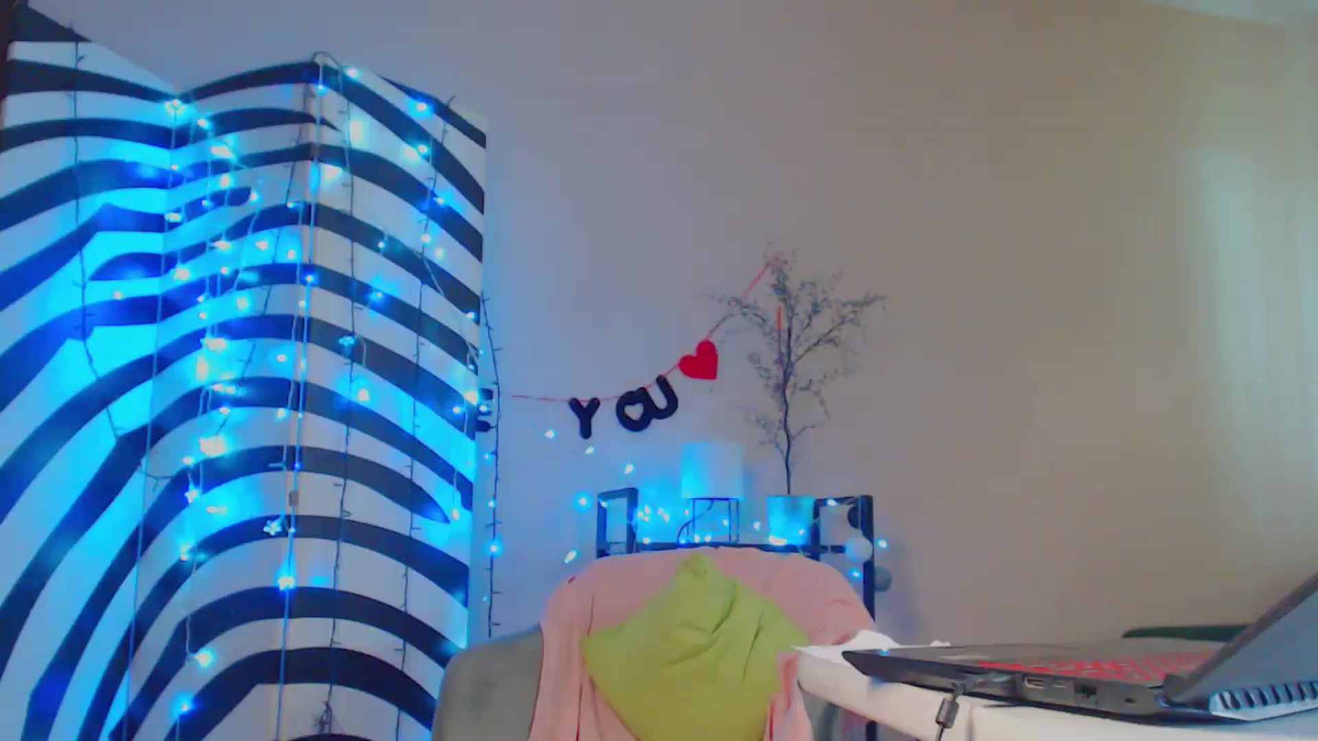 Gallery image thumbnail from MiracleMiss's myfreecams stream on, 05/23/2024, 14:16 image 20 of 20