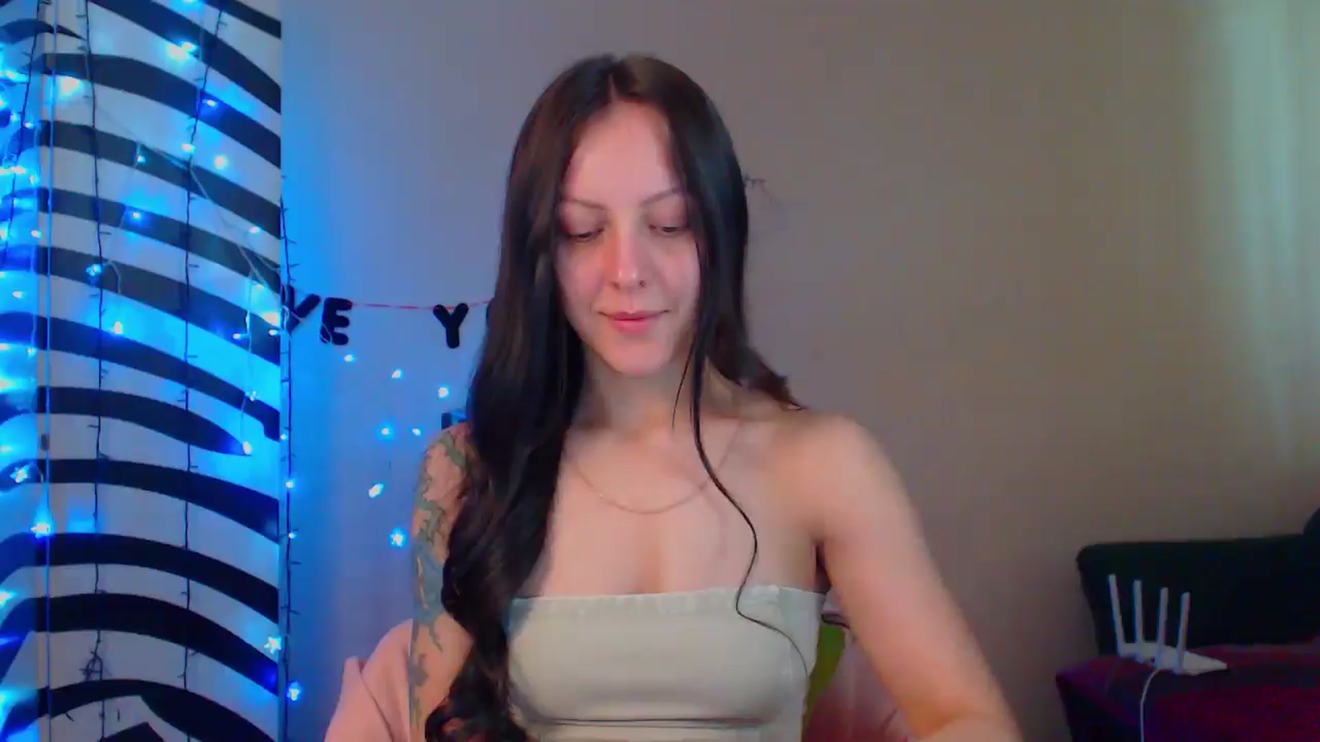 Gallery image thumbnail from MiracleMiss's myfreecams stream on, 05/24/2024, 10:48 image 3 of 20
