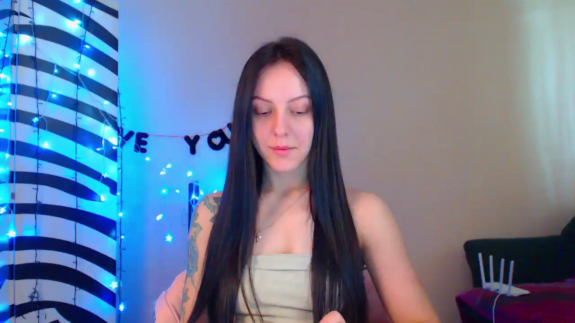 Gallery image thumbnail from MiracleMiss's myfreecams stream on, 05/27/2024, 10:49 image 9 of 20