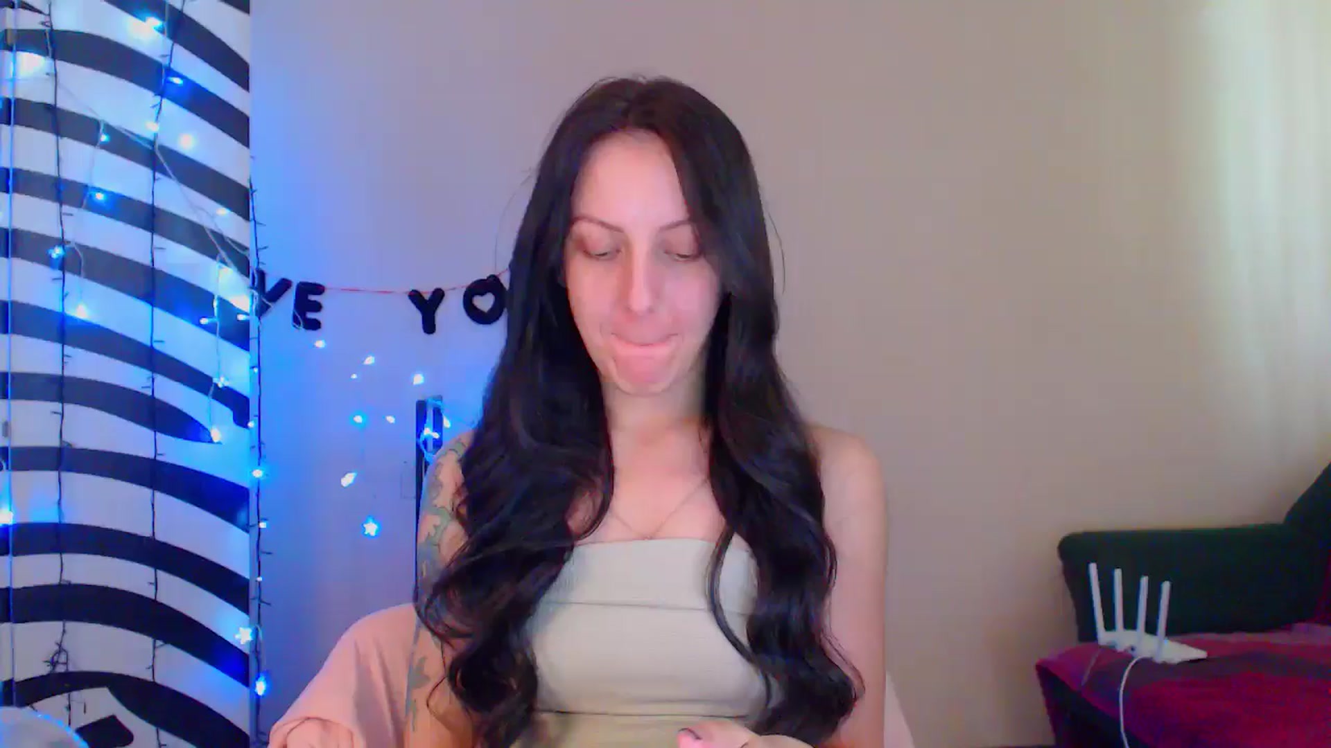 Gallery image thumbnail from MiracleMiss's myfreecams stream on, 05/28/2024, 13:23 image 1 of 20
