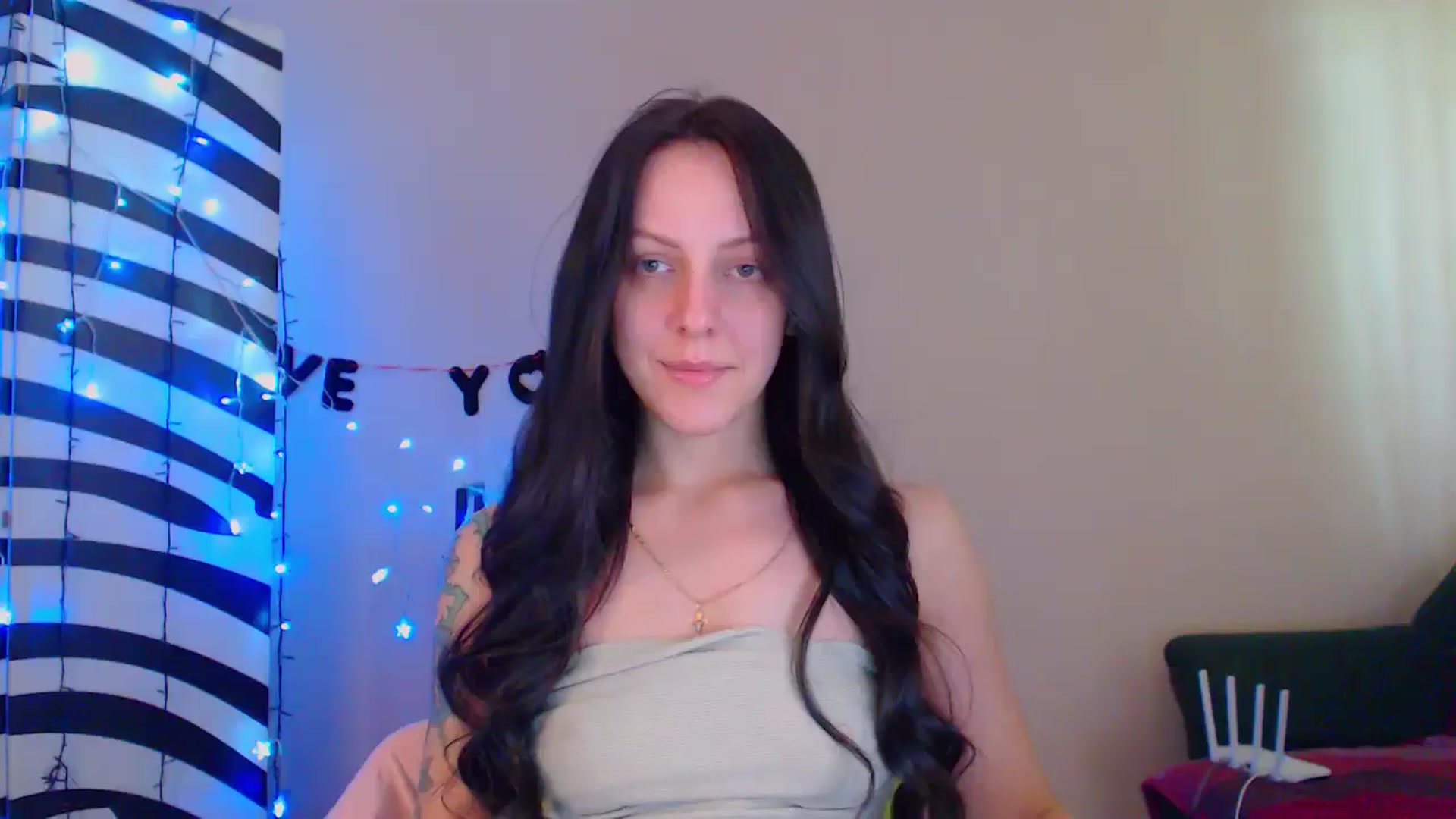 Gallery image thumbnail from MiracleMiss's myfreecams stream on, 05/28/2024, 13:23 image 12 of 20