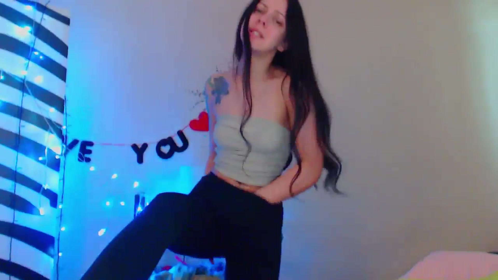 Gallery image thumbnail from MiracleMiss's myfreecams stream on, 05/29/2024, 09:39 image 18 of 20