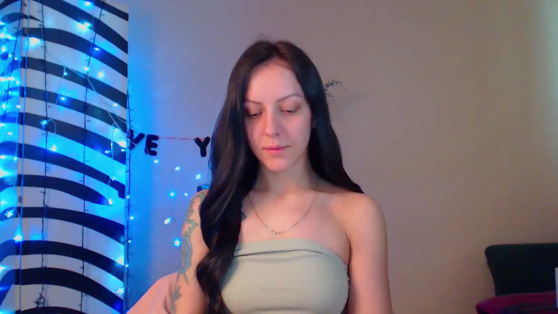 Gallery image thumbnail from MiracleMiss's myfreecams stream on, 06/05/2024, 09:57 image 2 of 20