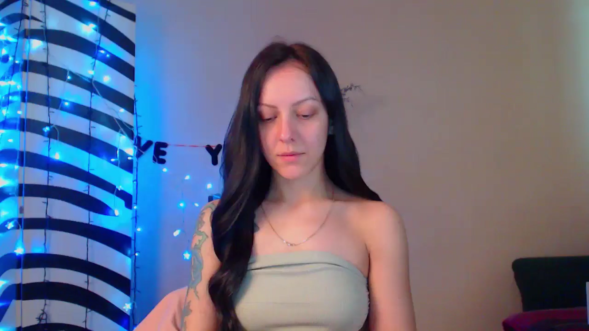 Gallery image thumbnail from MiracleMiss's myfreecams stream on, 06/05/2024, 09:57 image 1 of 20