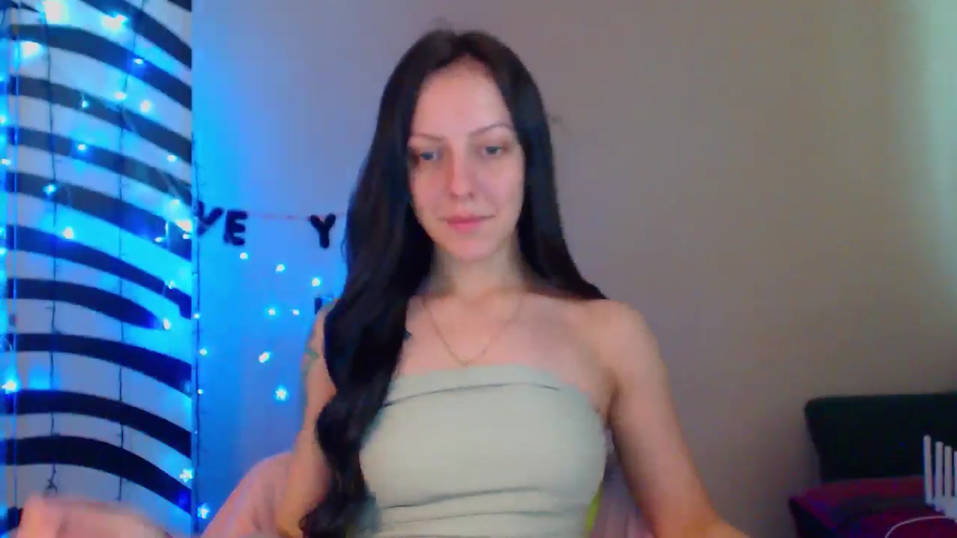 Gallery image thumbnail from MiracleMiss's myfreecams stream on, 06/05/2024, 09:57 image 6 of 20