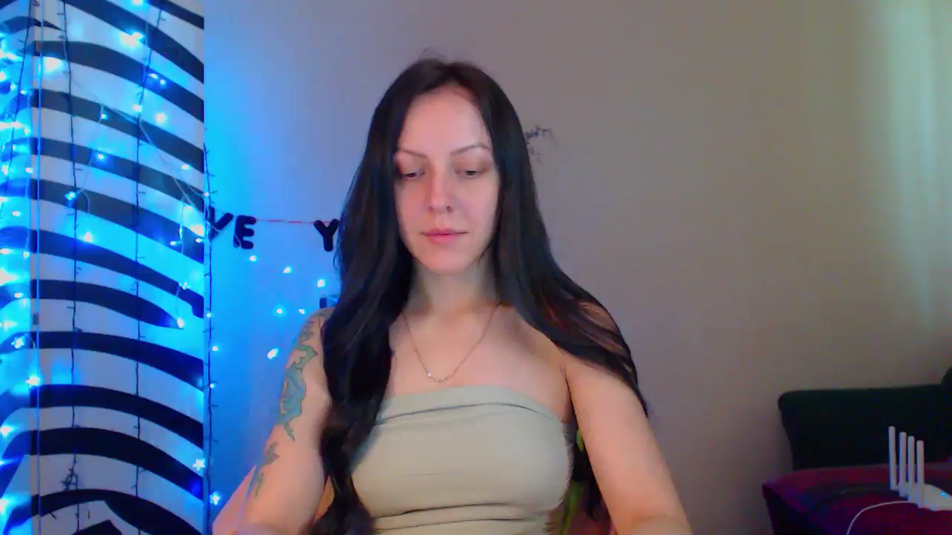 Gallery image thumbnail from MiracleMiss's myfreecams stream on, 06/05/2024, 09:57 image 12 of 20
