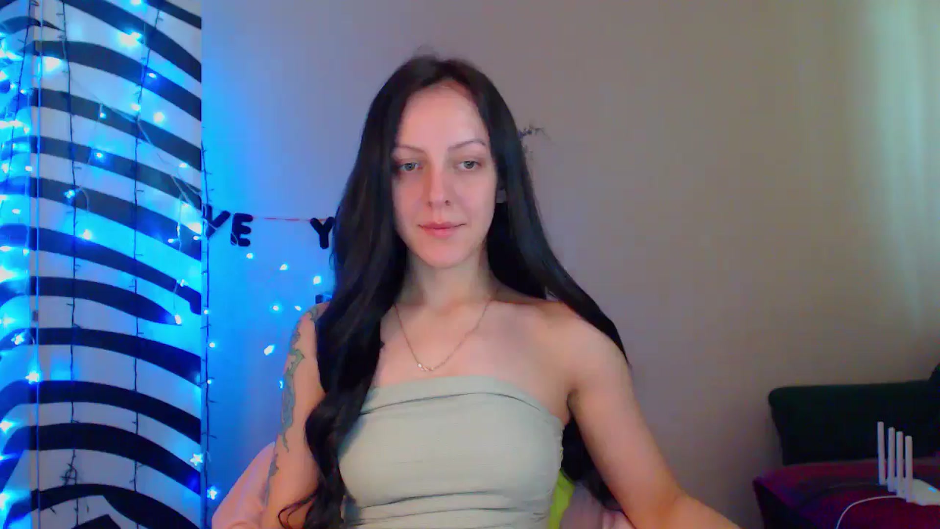Gallery image thumbnail from MiracleMiss's myfreecams stream on, 06/05/2024, 09:57 image 10 of 20