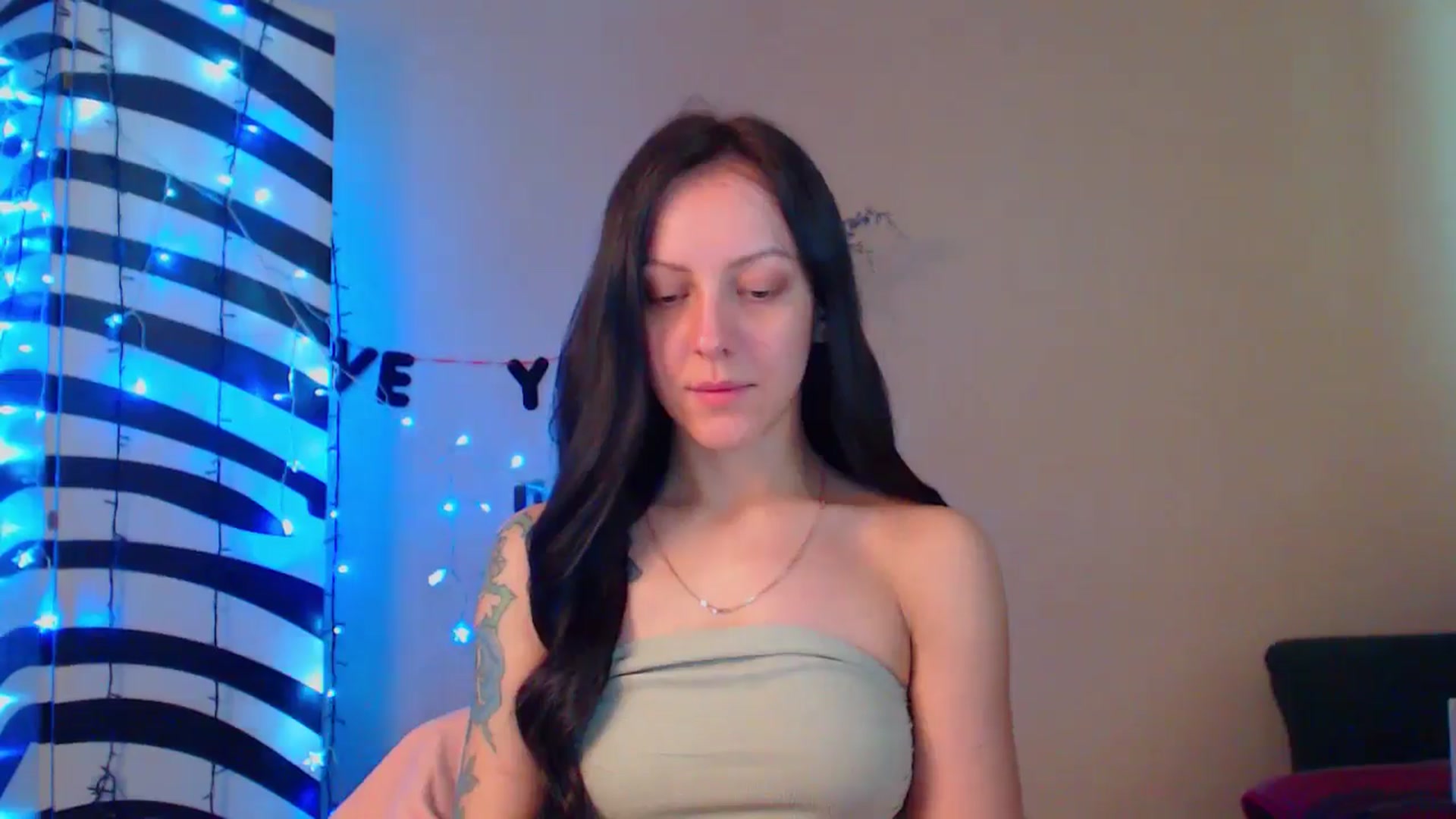 Gallery image thumbnail from MiracleMiss's myfreecams stream on, 06/05/2024, 09:57 image 4 of 20