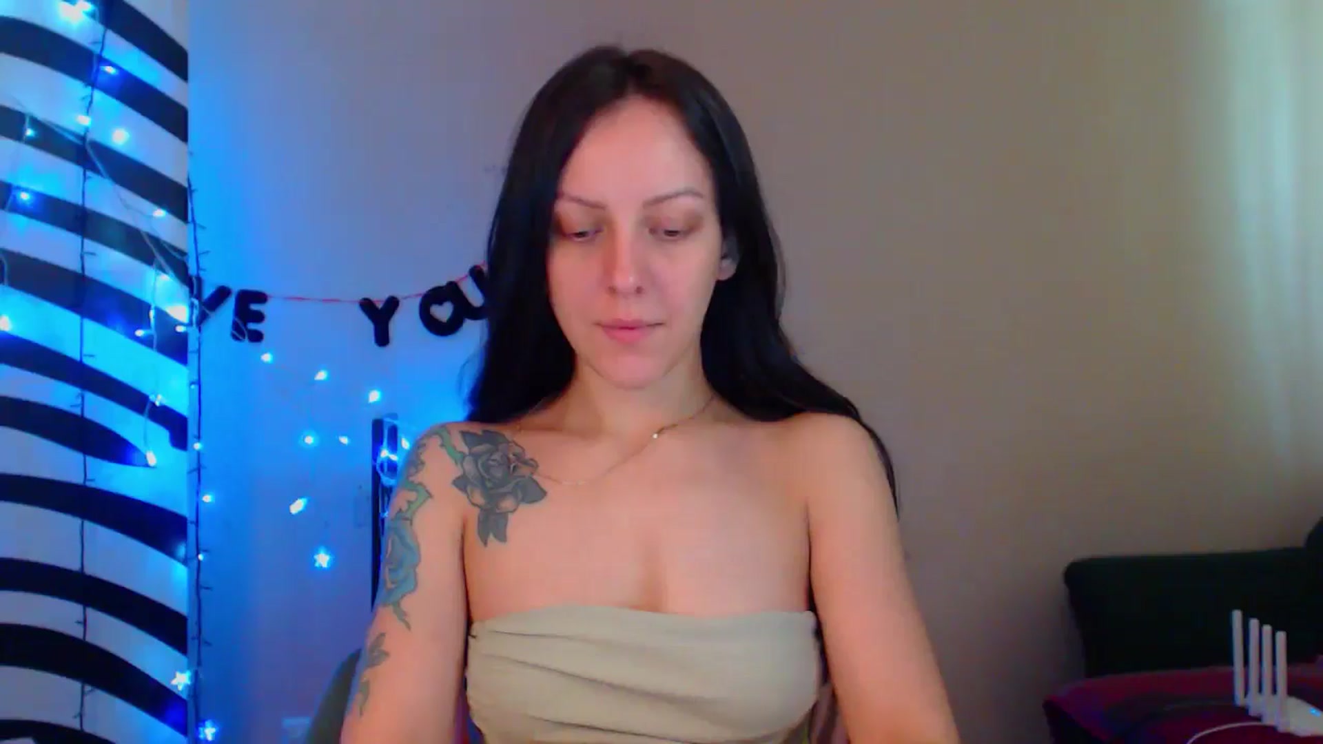Gallery image thumbnail from MiracleMiss's myfreecams stream on, 06/06/2024, 11:28 image 6 of 20