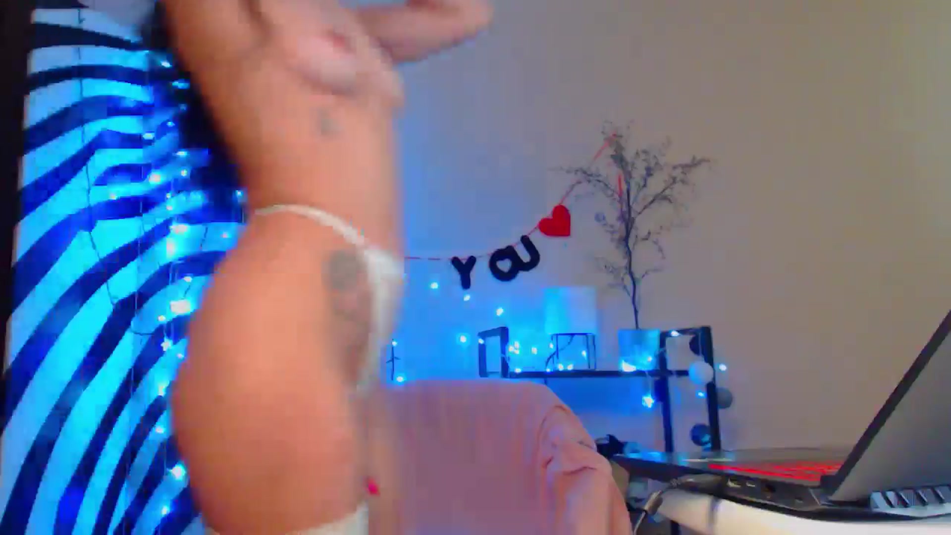 Gallery image thumbnail from MiracleMiss's myfreecams stream on, 06/06/2024, 12:17 image 16 of 20