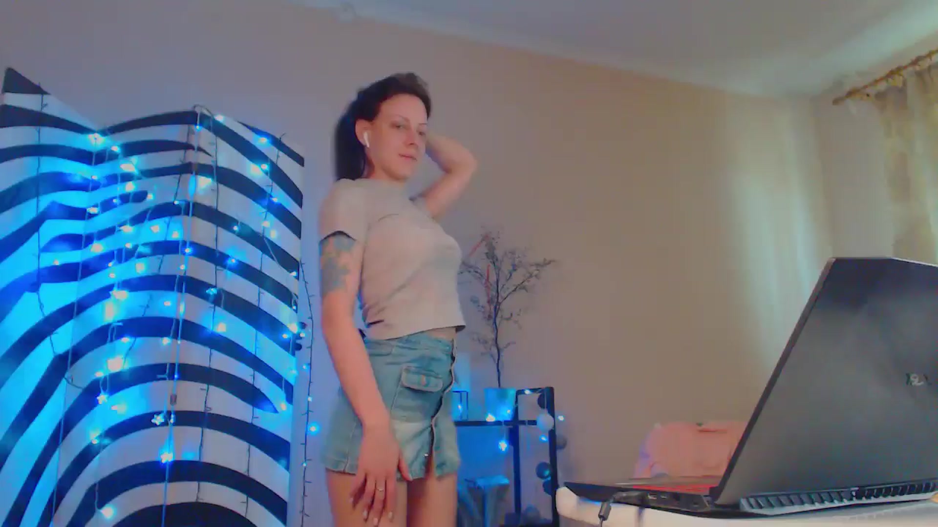 Gallery image thumbnail from MiracleMiss's myfreecams stream on, 06/09/2024, 12:15 image 6 of 20