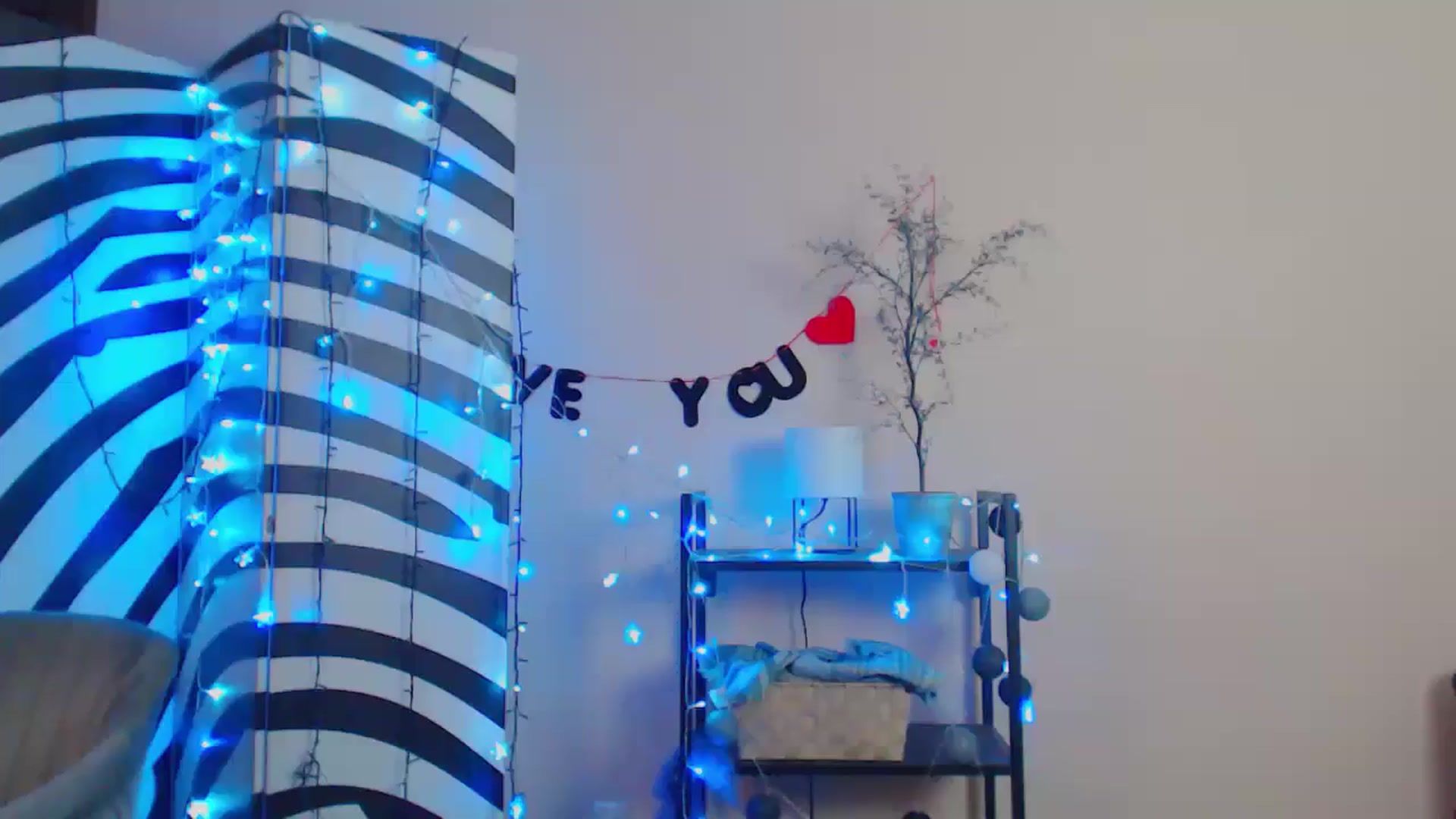 Gallery image thumbnail from MiracleMiss's myfreecams stream on, 06/10/2024, 13:46 image 14 of 20