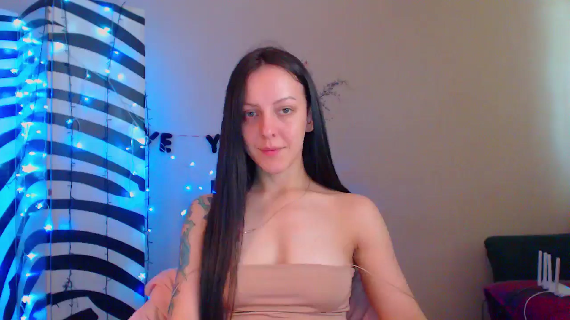 Gallery image thumbnail from MiracleMiss's myfreecams stream on, 06/12/2024, 11:11 image 17 of 20