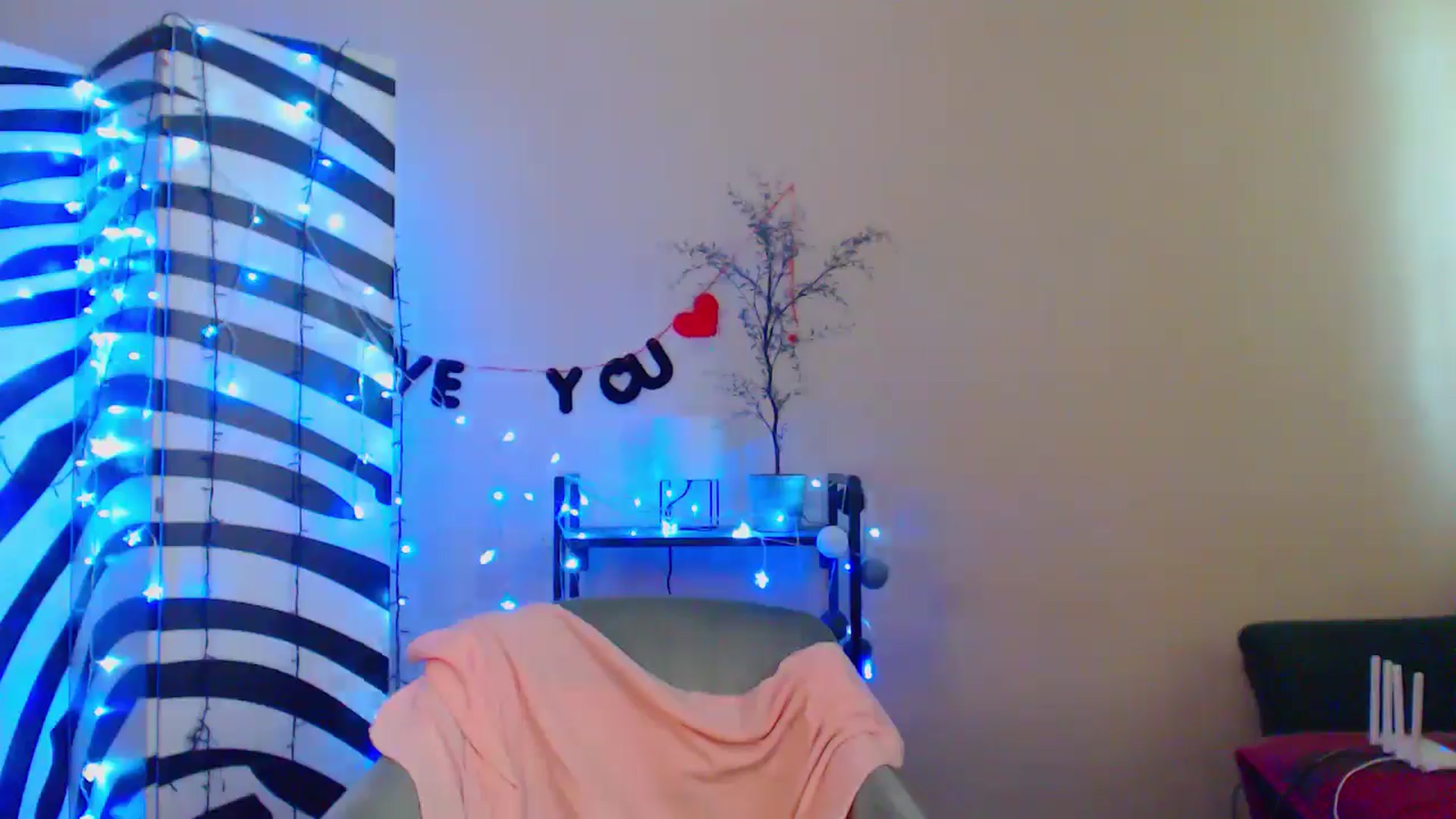 Gallery image thumbnail from MiracleMiss's myfreecams stream on, 06/12/2024, 11:25 image 10 of 20