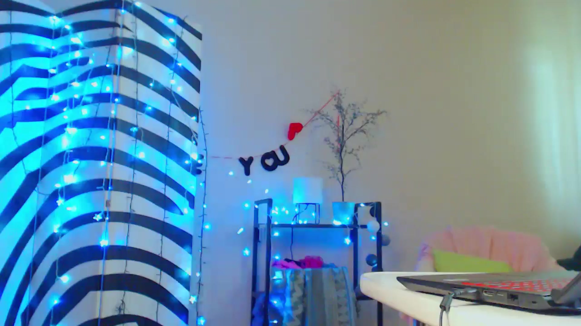 Gallery image thumbnail from MiracleMiss's myfreecams stream on, 06/12/2024, 13:44 image 16 of 20