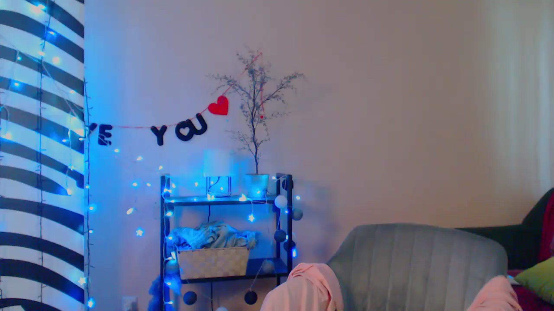 Gallery image thumbnail from MiracleMiss's myfreecams stream on, 06/14/2024, 11:03 image 7 of 20