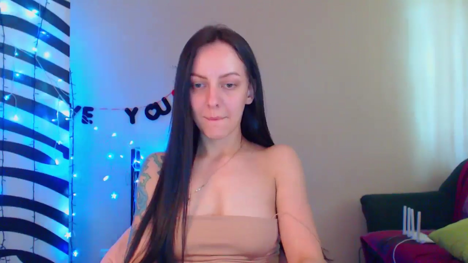 Gallery image thumbnail from MiracleMiss's myfreecams stream on, 06/18/2024, 14:25 image 3 of 20