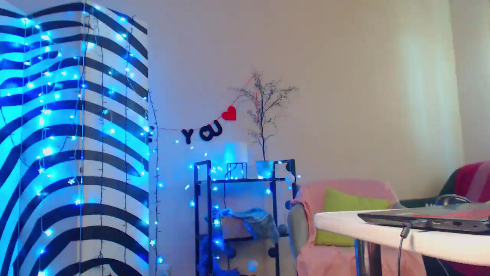 Gallery image thumbnail from MiracleMiss's myfreecams stream on, 06/18/2024, 15:44 image 17 of 20
