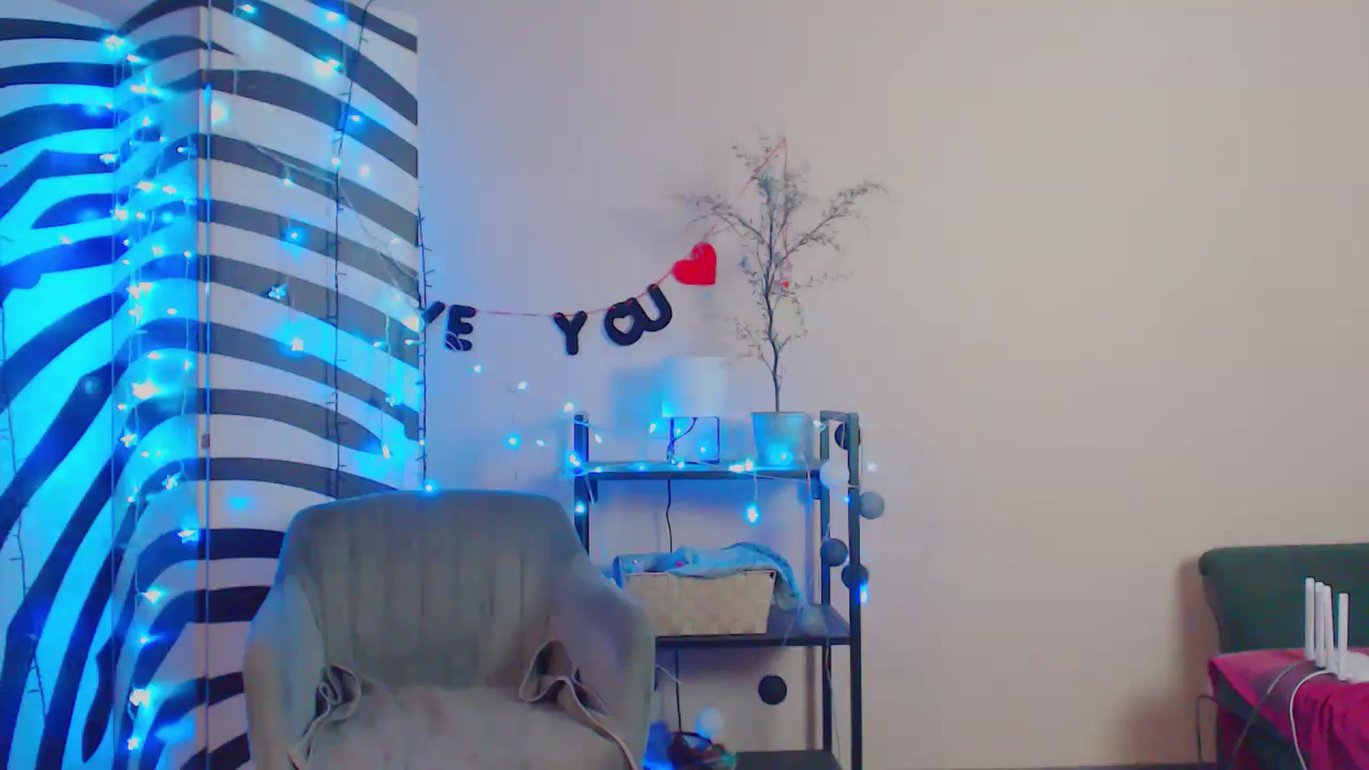 Gallery image thumbnail from MiracleMiss's myfreecams stream on, 06/24/2024, 13:22 image 16 of 20
