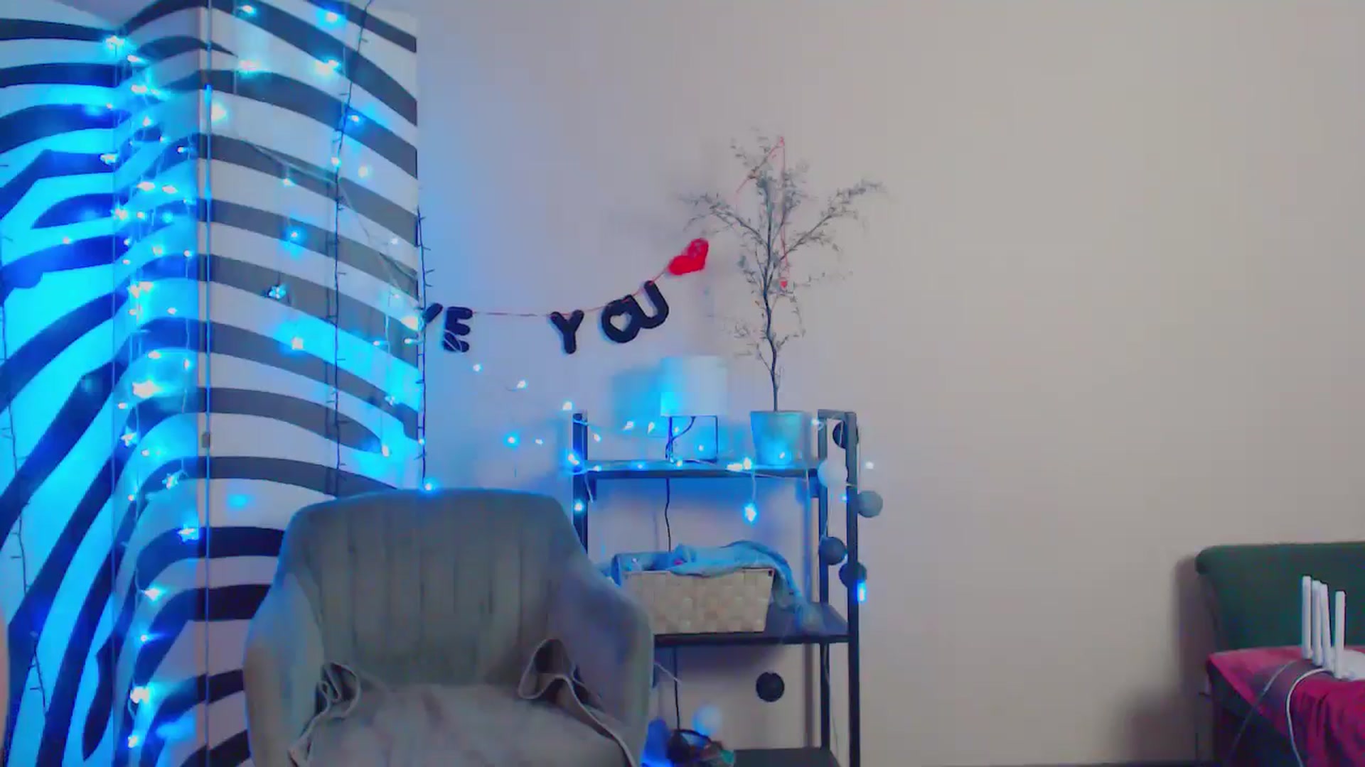 Gallery image thumbnail from MiracleMiss's myfreecams stream on, 06/24/2024, 13:22 image 18 of 20