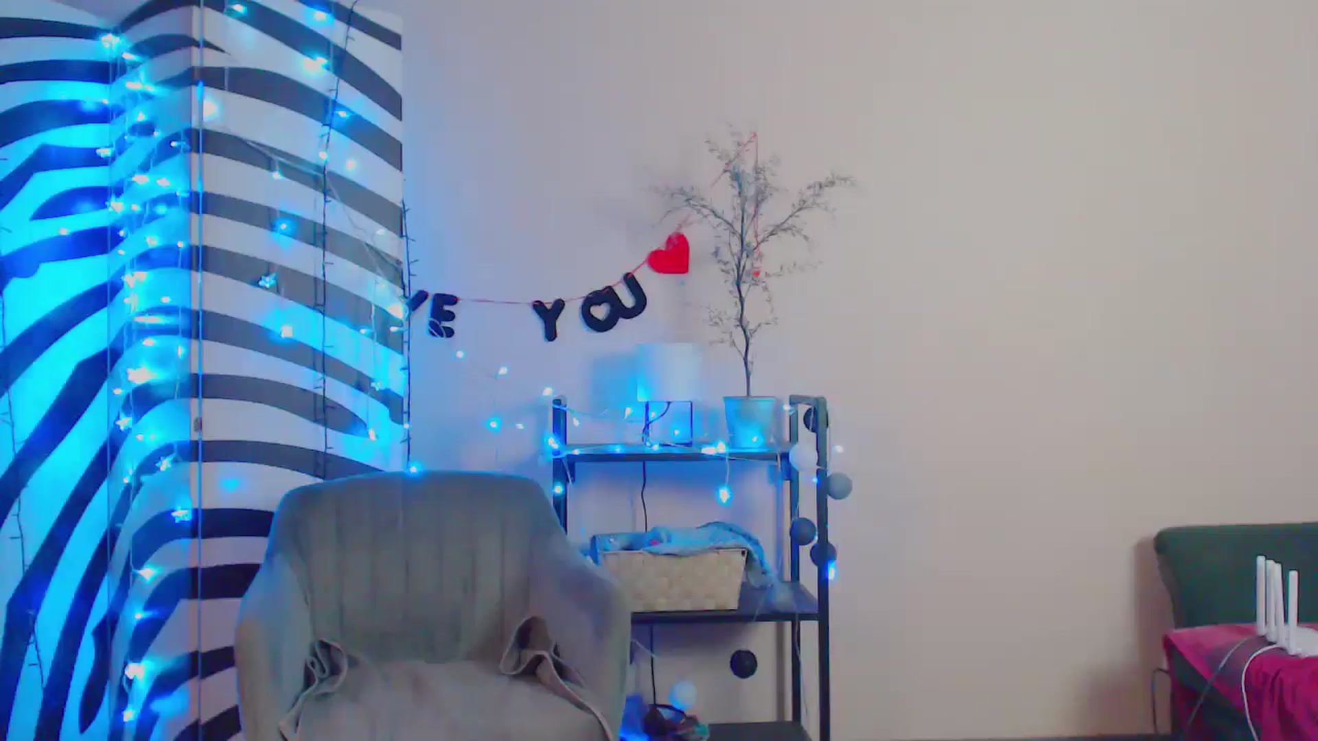 Gallery image thumbnail from MiracleMiss's myfreecams stream on, 06/24/2024, 13:22 image 15 of 20