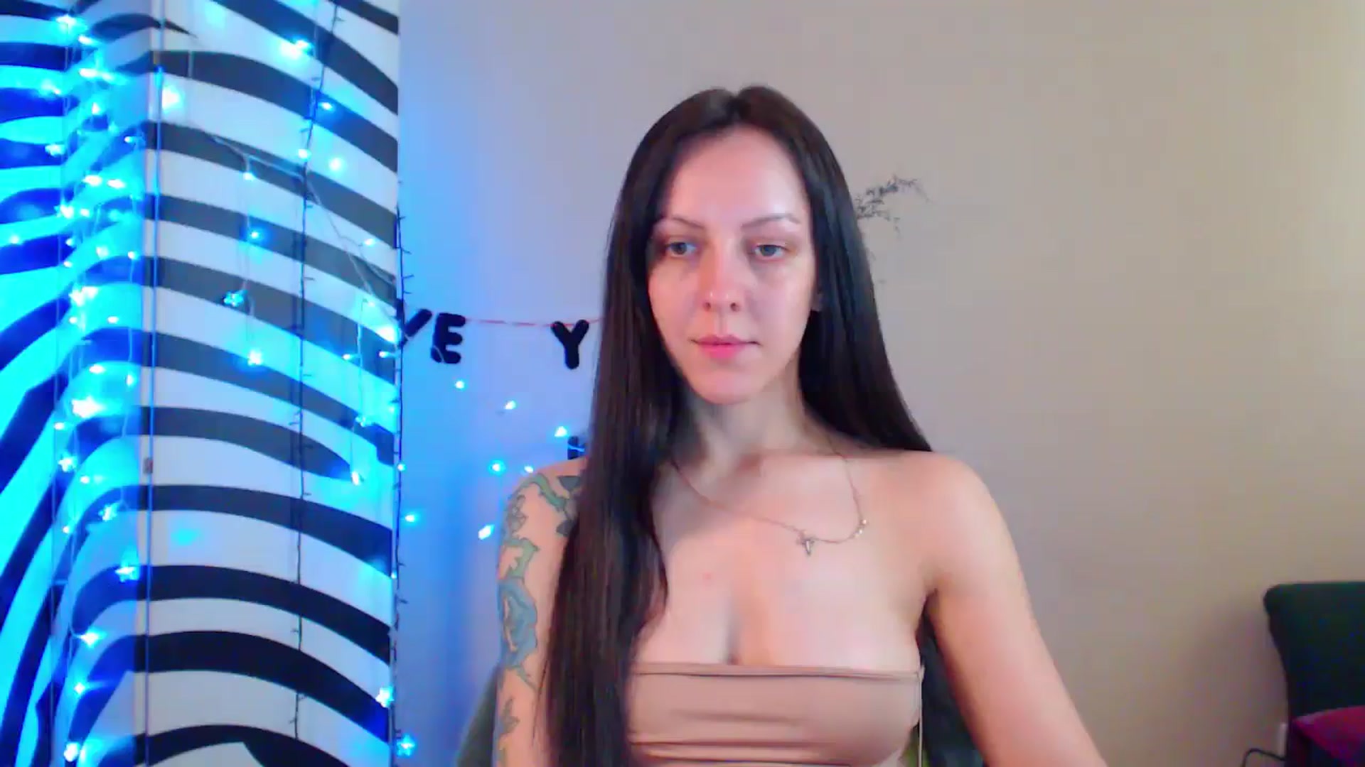 Gallery image thumbnail from MiracleMiss's myfreecams stream on, 07/05/2024, 15:35 image 4 of 20