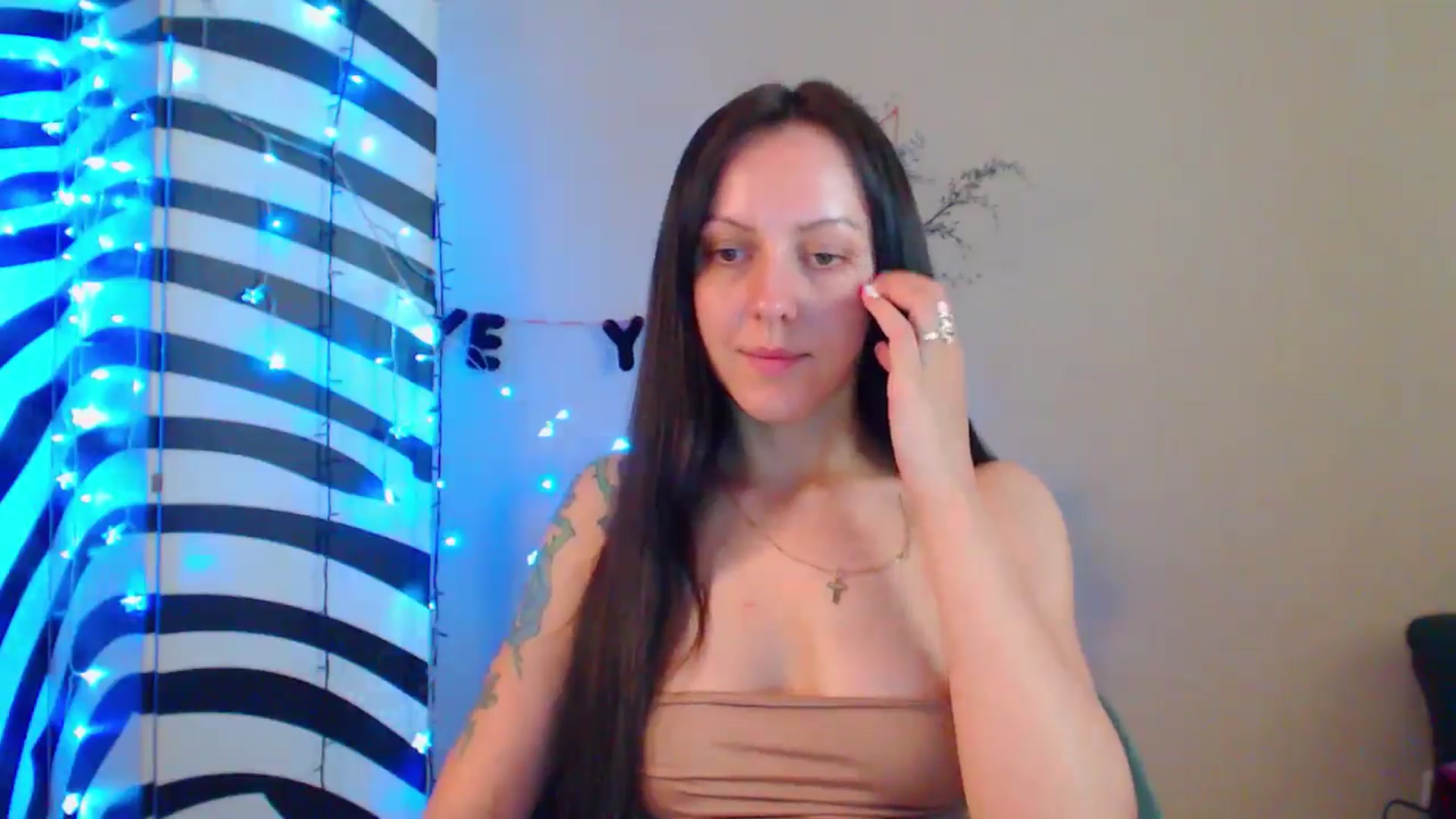 Gallery image thumbnail from MiracleMiss's myfreecams stream on, 07/05/2024, 15:35 image 10 of 20