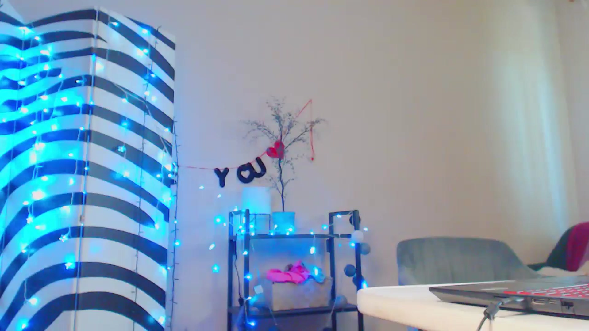 Gallery image thumbnail from MiracleMiss's myfreecams stream on, 07/07/2024, 11:20 image 9 of 20