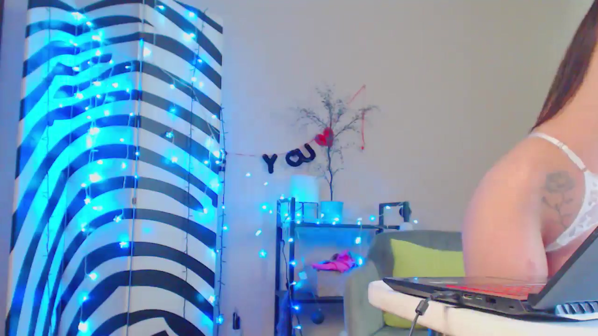 Gallery image thumbnail from MiracleMiss's myfreecams stream on, 07/07/2024, 11:42 image 16 of 20