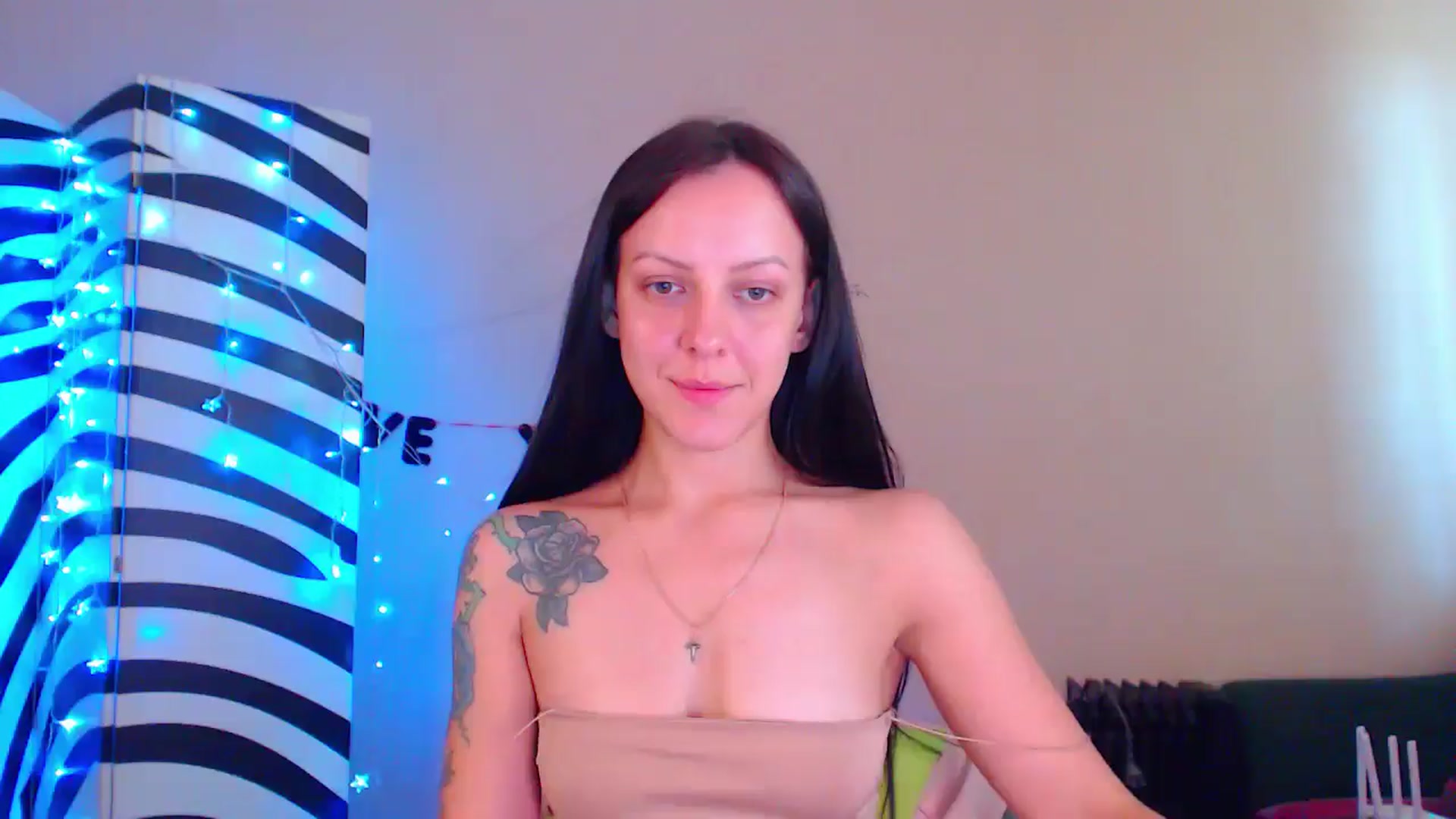 Gallery image thumbnail from MiracleMiss's myfreecams stream on, 07/17/2024, 13:16 image 1 of 20