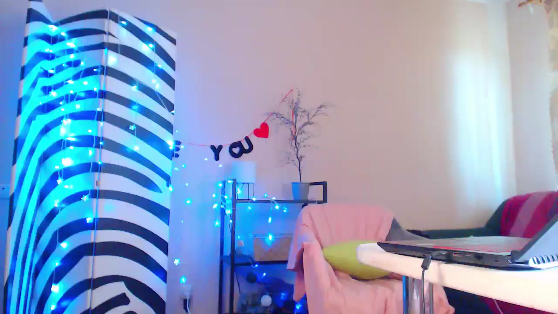 Gallery image thumbnail from MiracleMiss's myfreecams stream on, 07/17/2024, 13:16 image 16 of 20