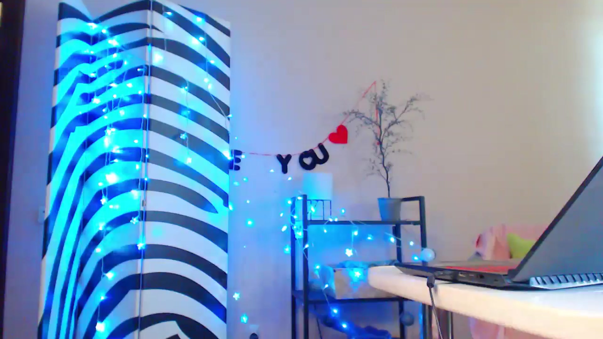 Gallery image thumbnail from MiracleMiss's myfreecams stream on, 07/24/2024, 12:35 image 3 of 20