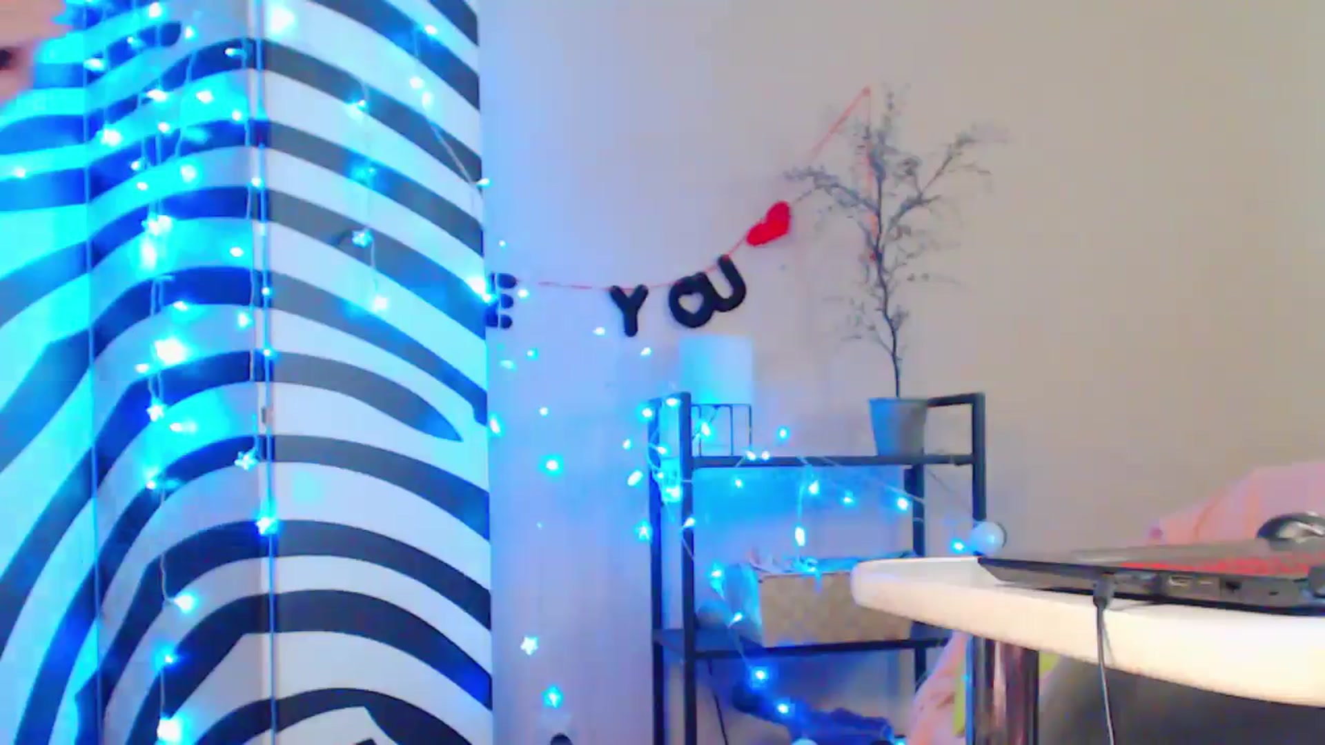 Gallery image thumbnail from MiracleMiss's myfreecams stream on, 07/25/2024, 10:58 image 11 of 20